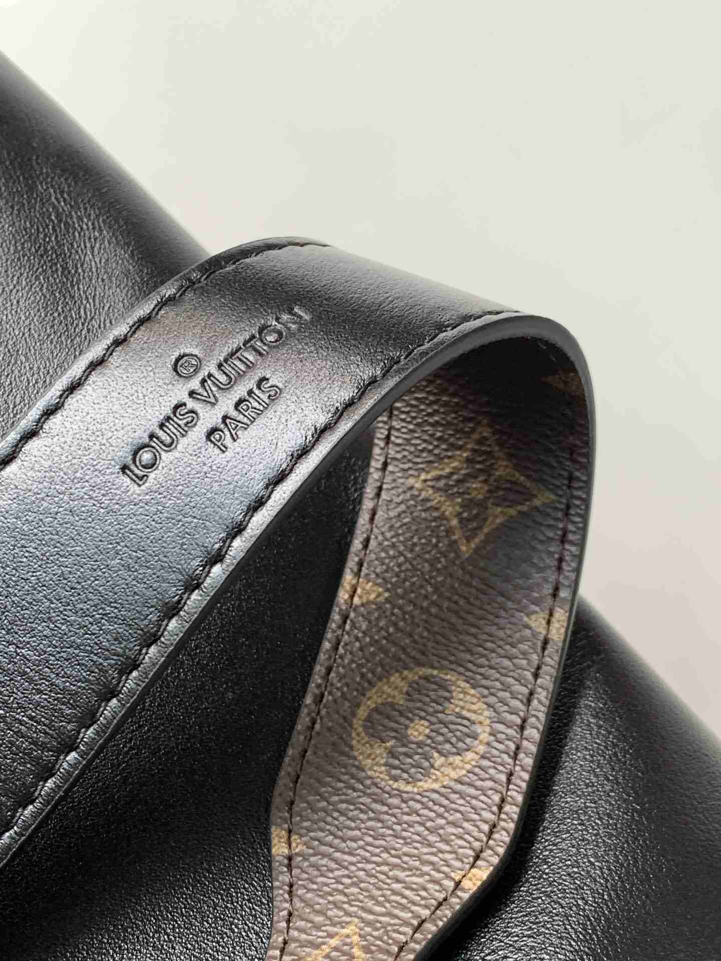 Louis Vuitton Shoulder Bags — LV-M24861-SRC0116