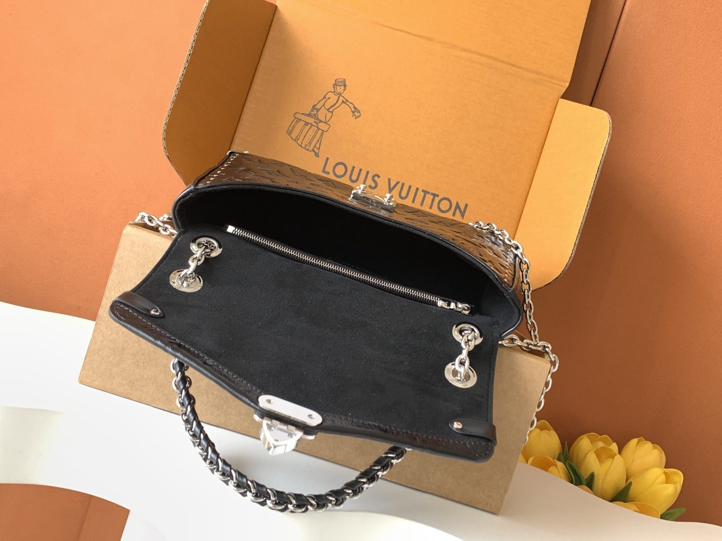 Louis Vuitton Trunkie — LV-M28137-SRC0121