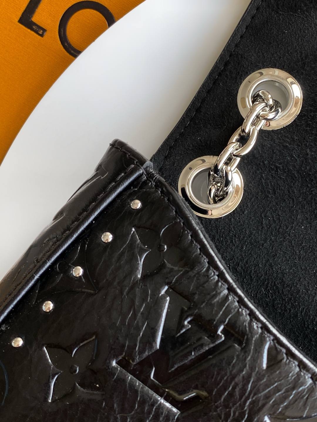 Louis Vuitton Trunkie — LV-M28137-SRC0121