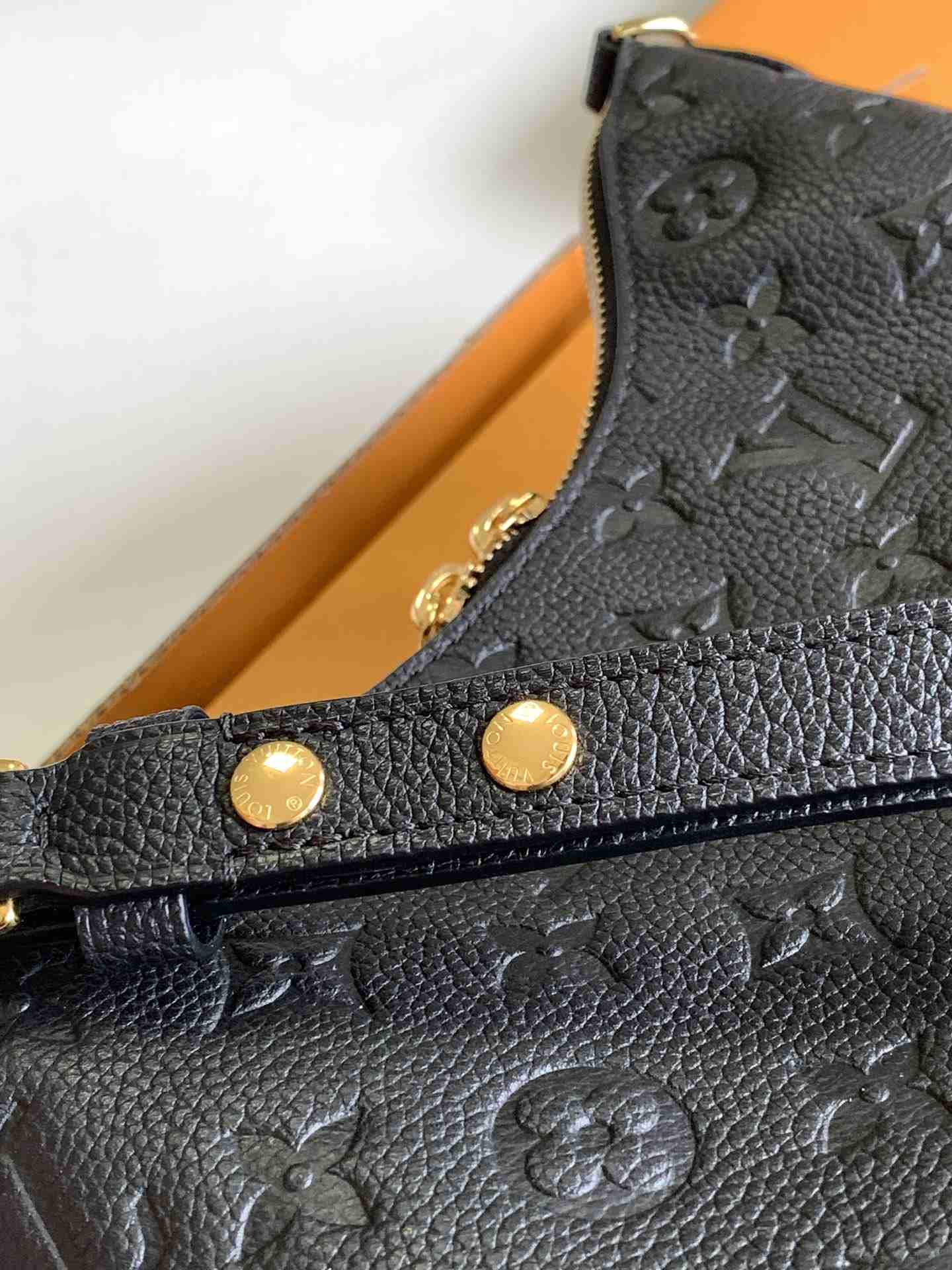 Louis Vuitton Boulogne PM — LV-M12930-SRC0124