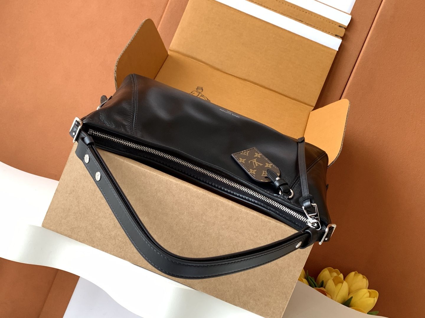 Louis Vuitton CarryAll East-West — LV-M28160-SRC0122