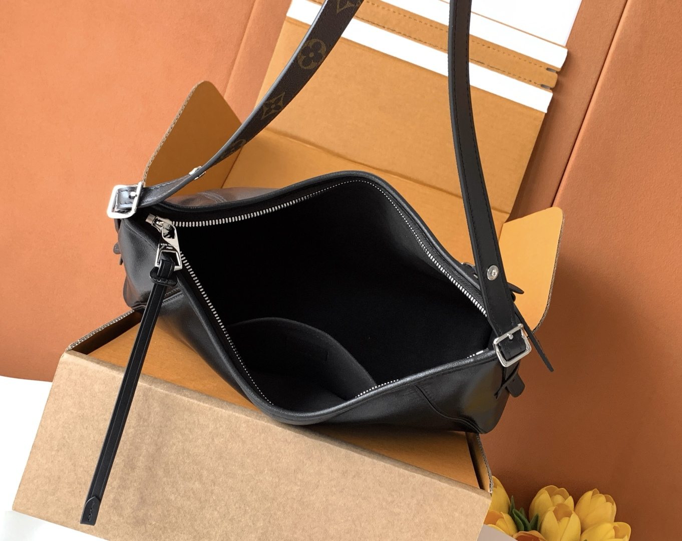 Louis Vuitton CarryAll East-West — LV-M28160-SRC0122