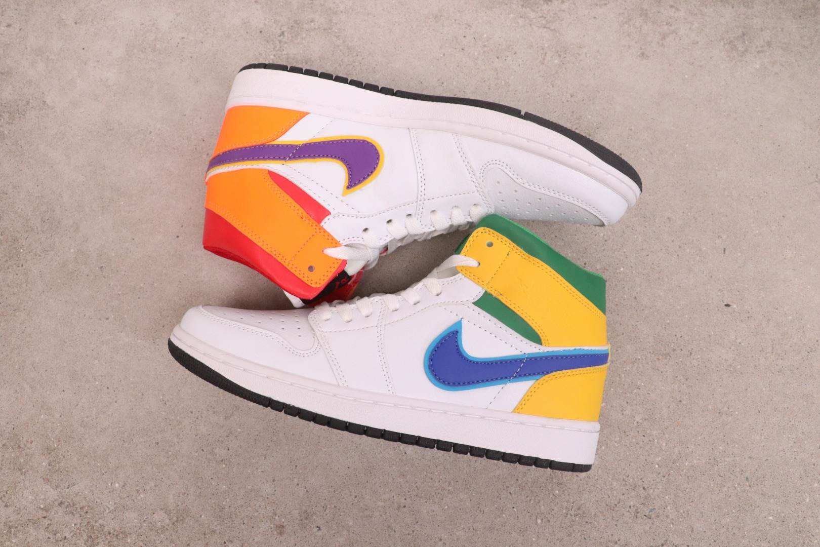 Air Jordan 1 Mid 554724-445