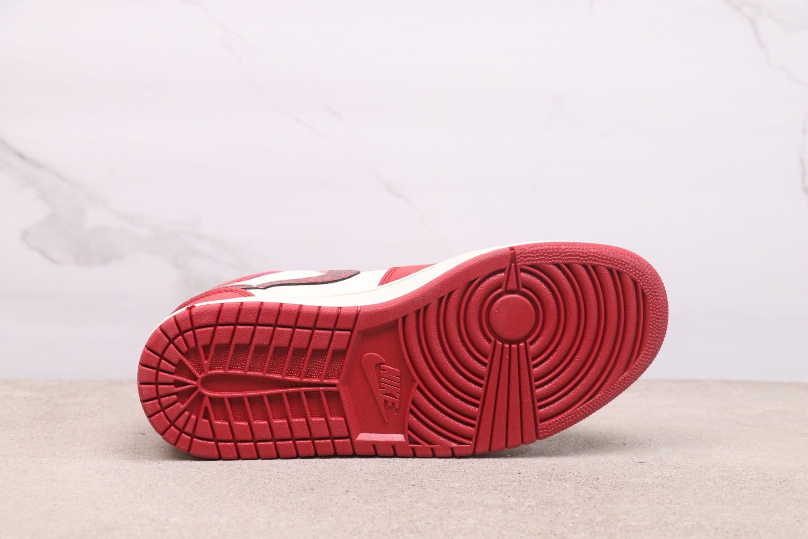 Air Jordan 1 Mid IB7110-002