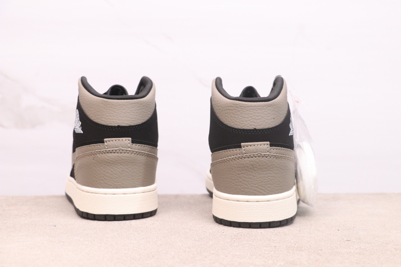 Air Jordan 1 Mid IB7110-002
