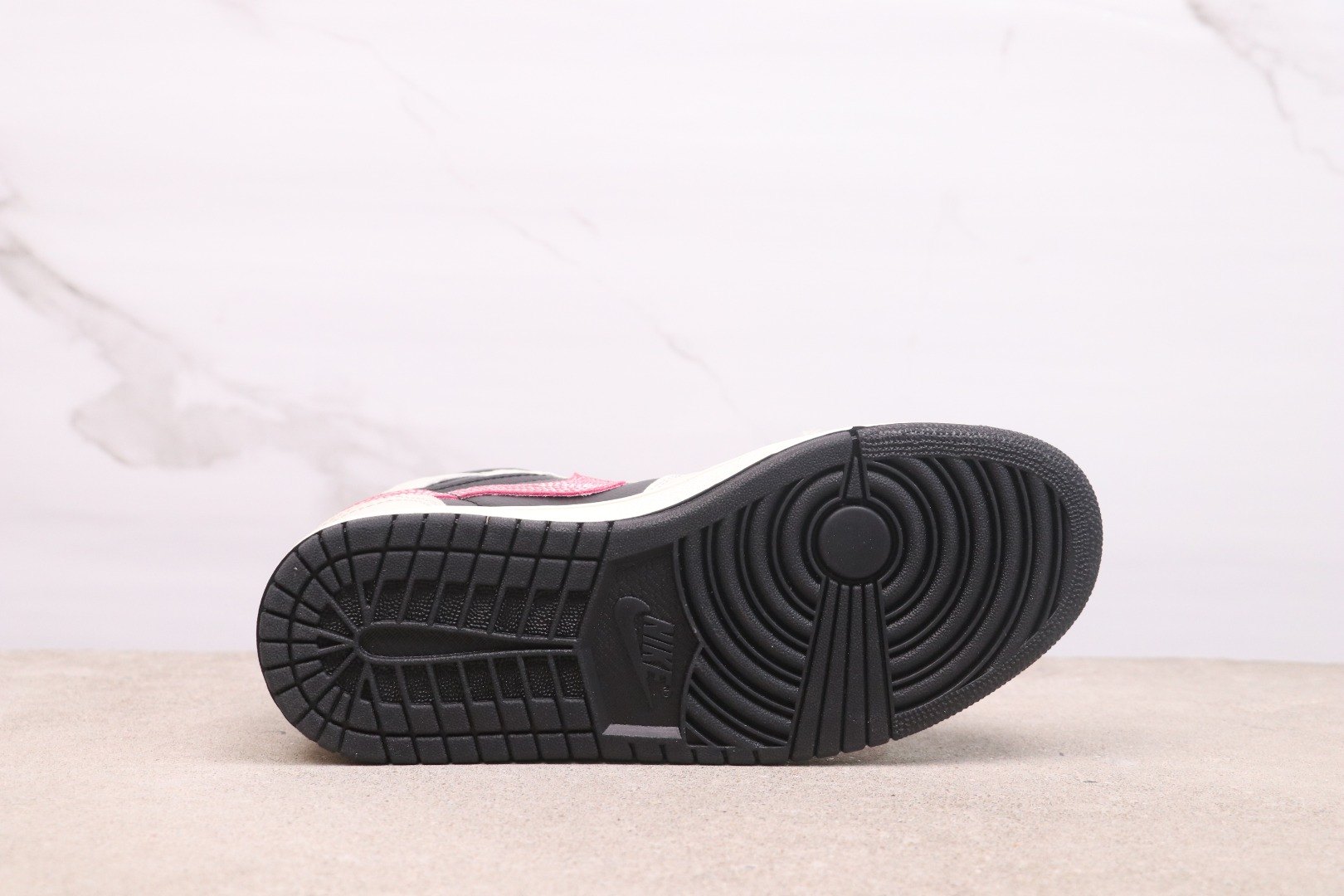 Air Jordan 1 Mid IB7007-107