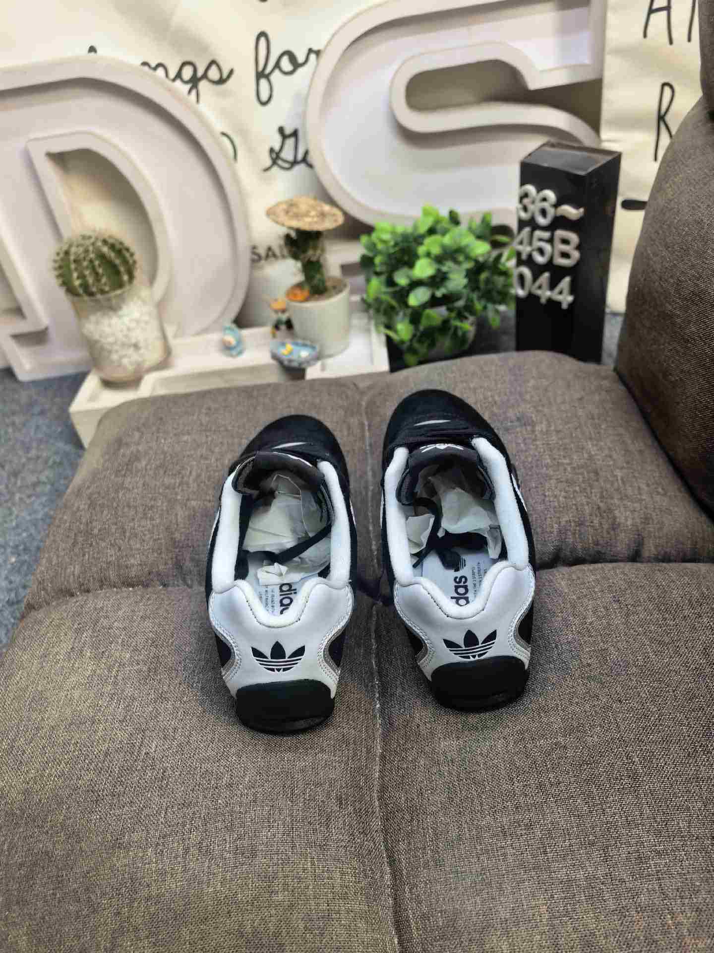 adidas ADIPISTA ADIRCRE LOW Shoes - JP7009