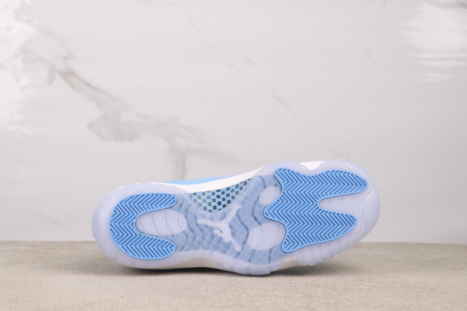 Air Jordan 11 Low “University Blue” FV5104-100