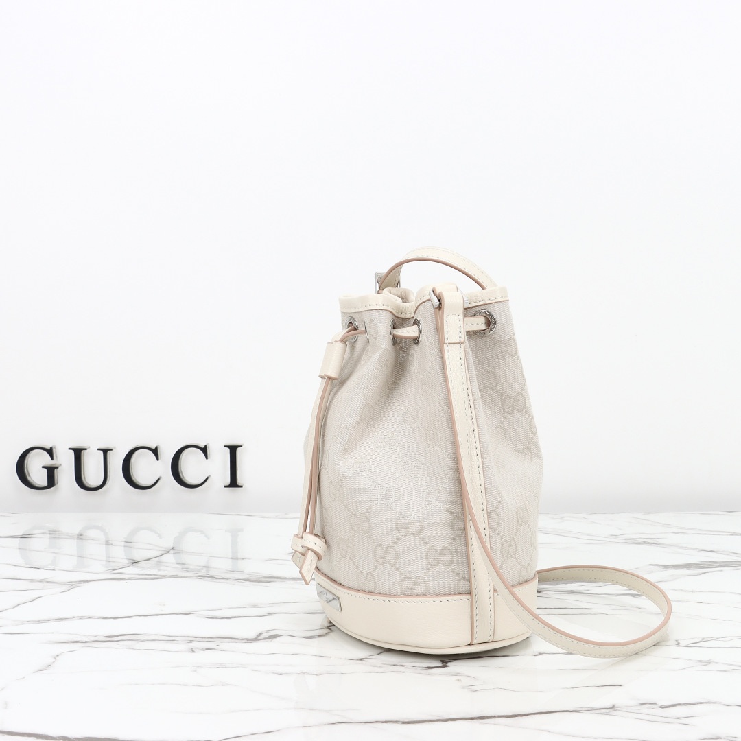 Gucci Mini Bucket Bag with Gucci Plaque — 875802