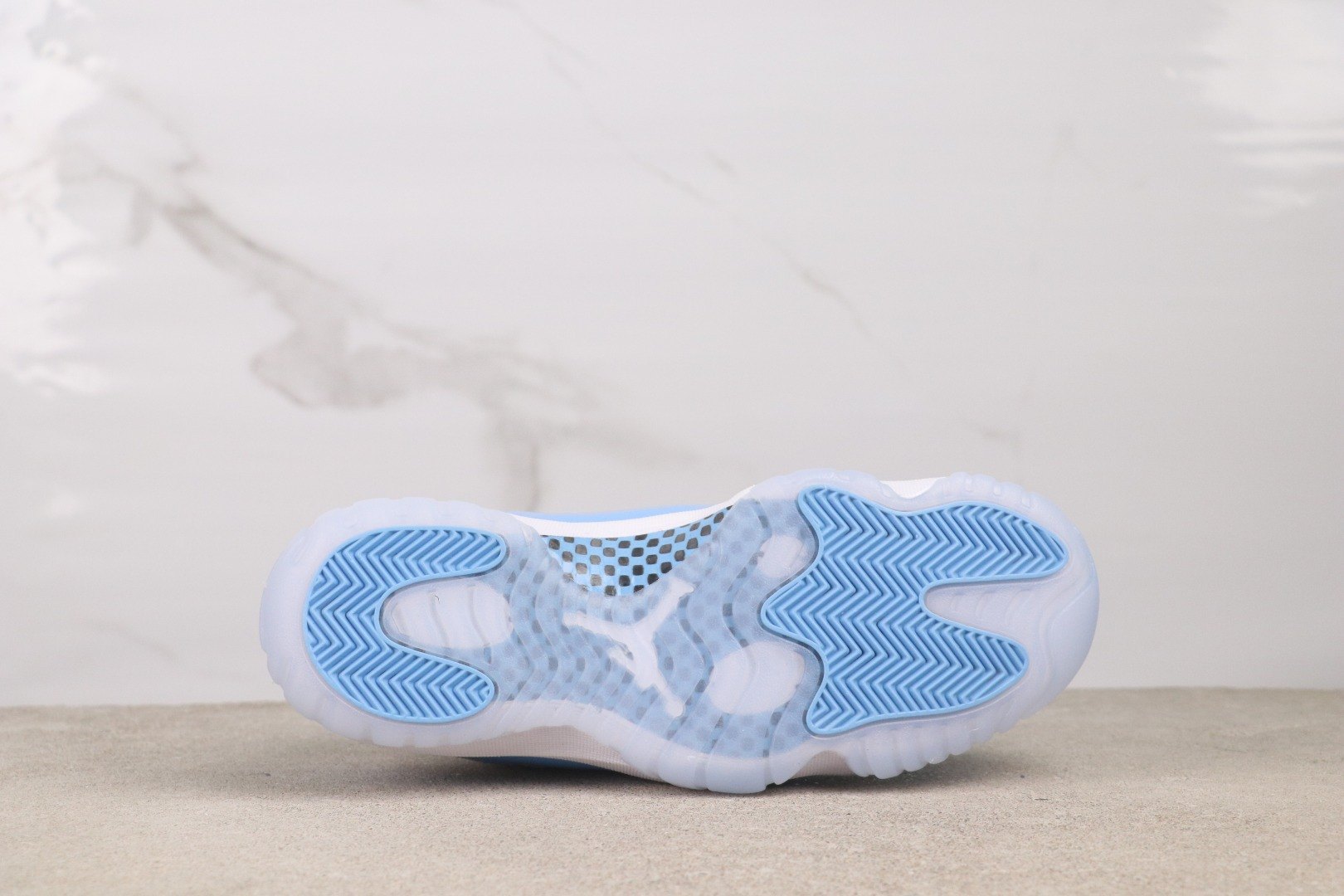 Air Jordan 11 Low FV5104-100