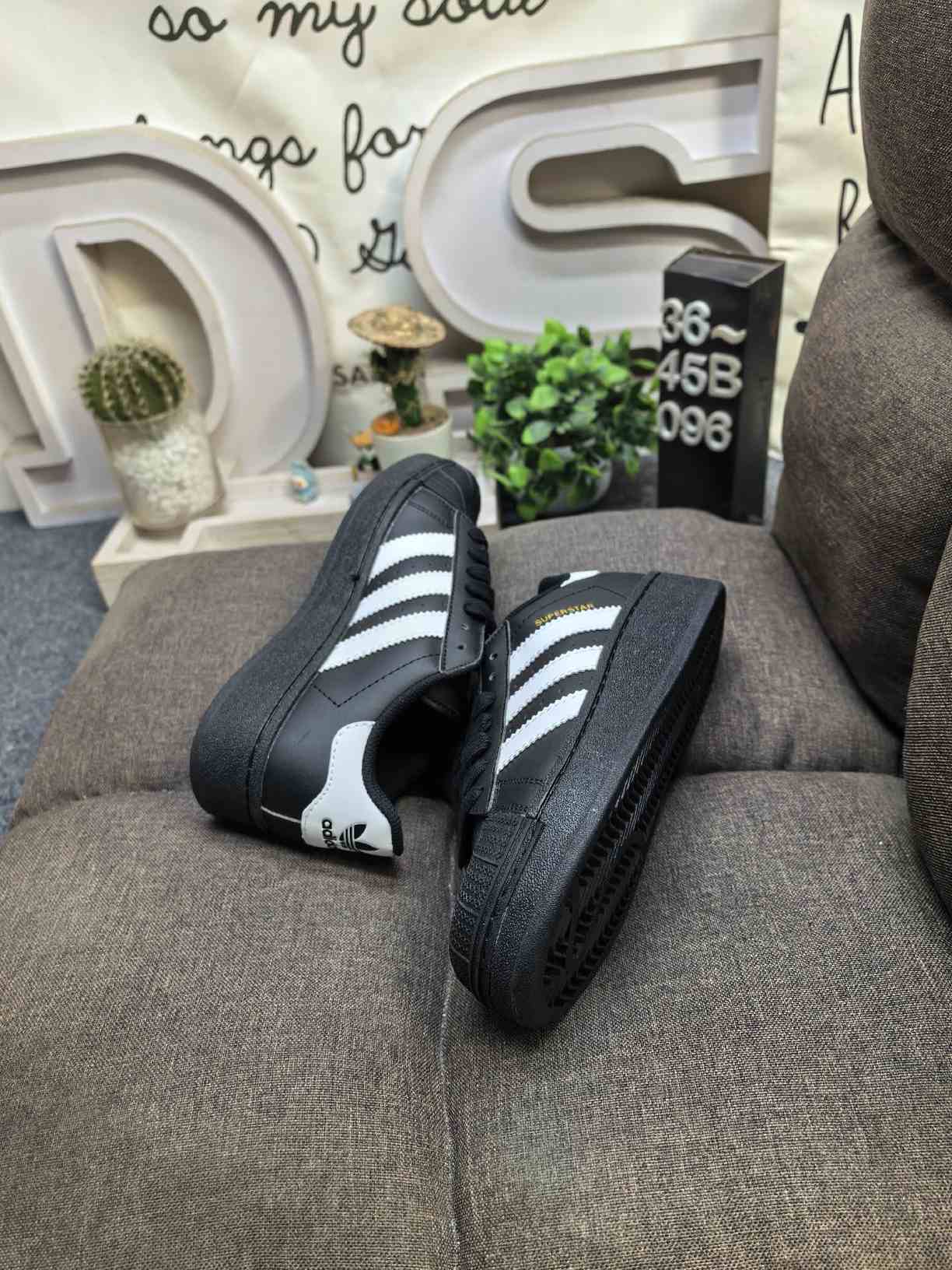 adidas SUPERSTAR XLG Shoes - IG9777