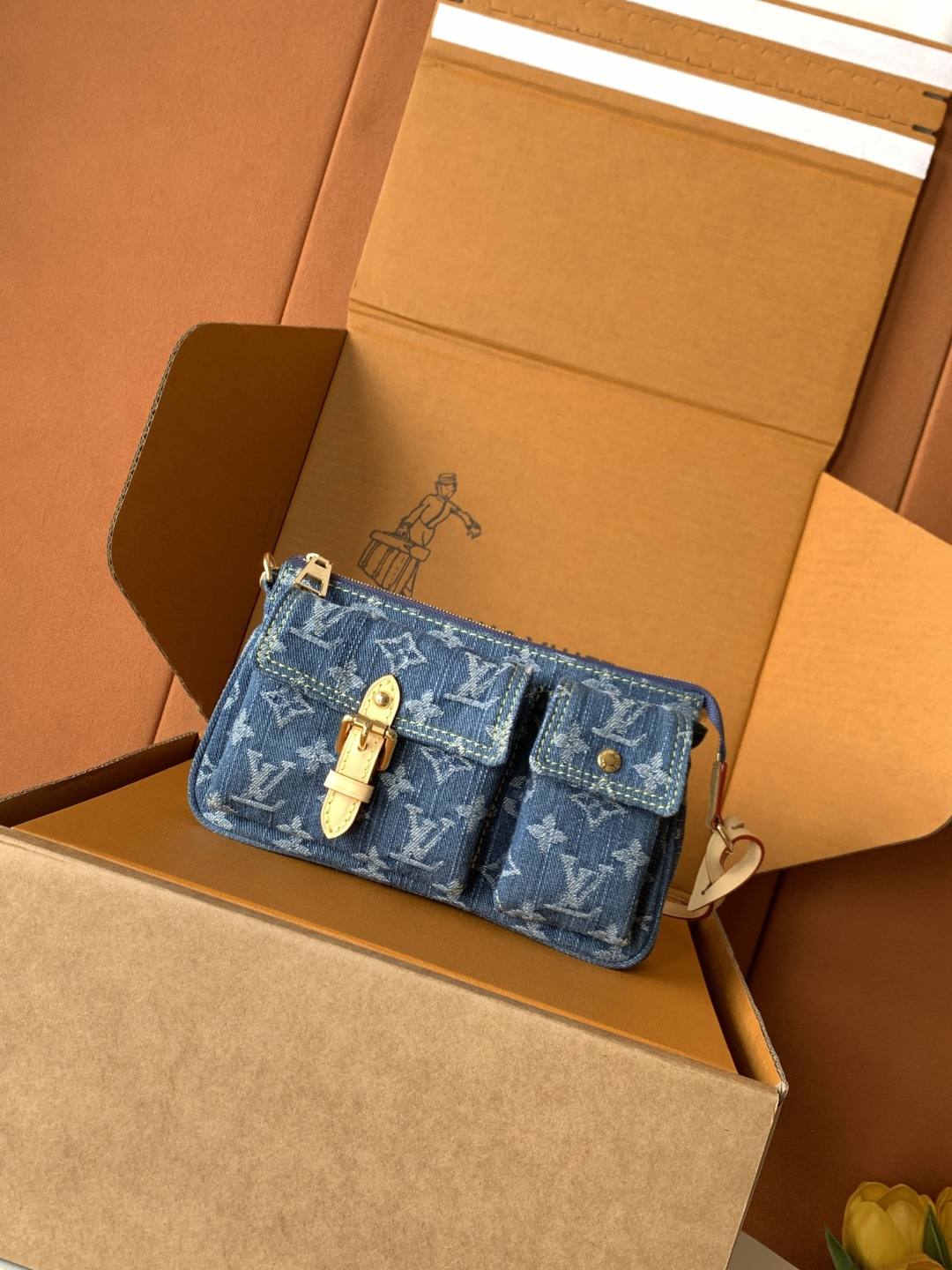 Louis Vuitton Pochette Accessoire Cargo — M27602, Product 25160