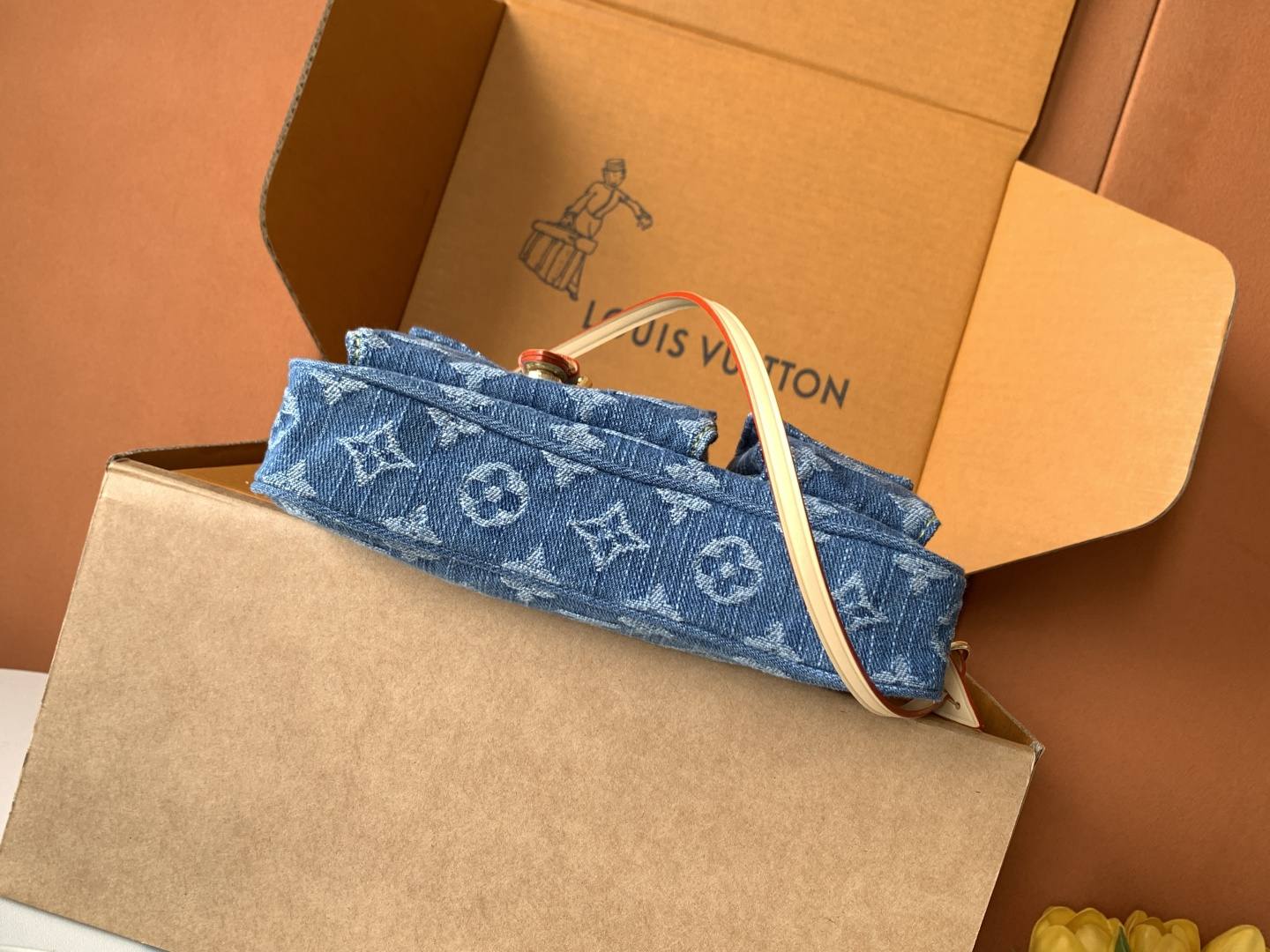 Louis Vuitton Pochette Accessoire Cargo — M27602