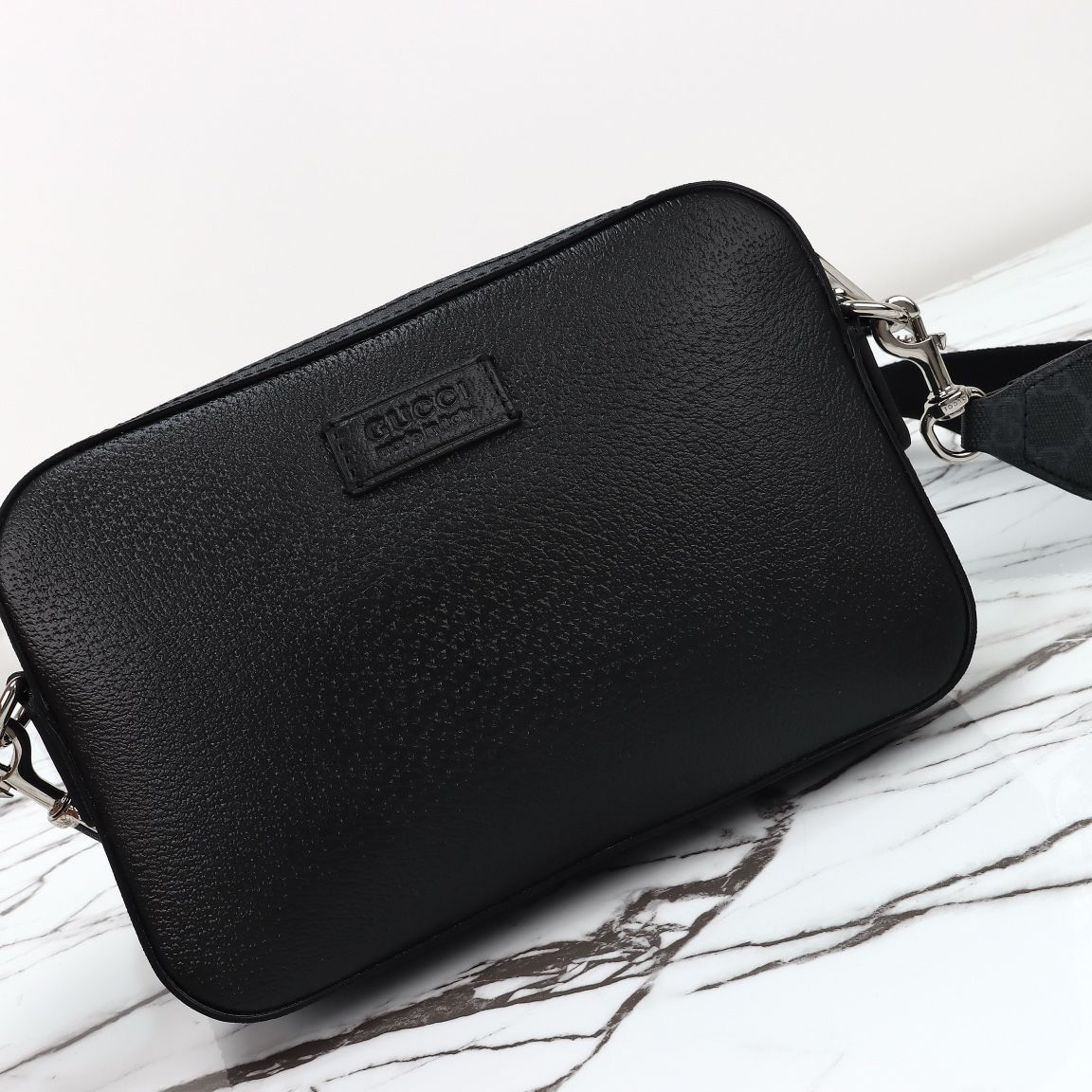 Gucci GG Supreme Small Crossbody Bag — 795465