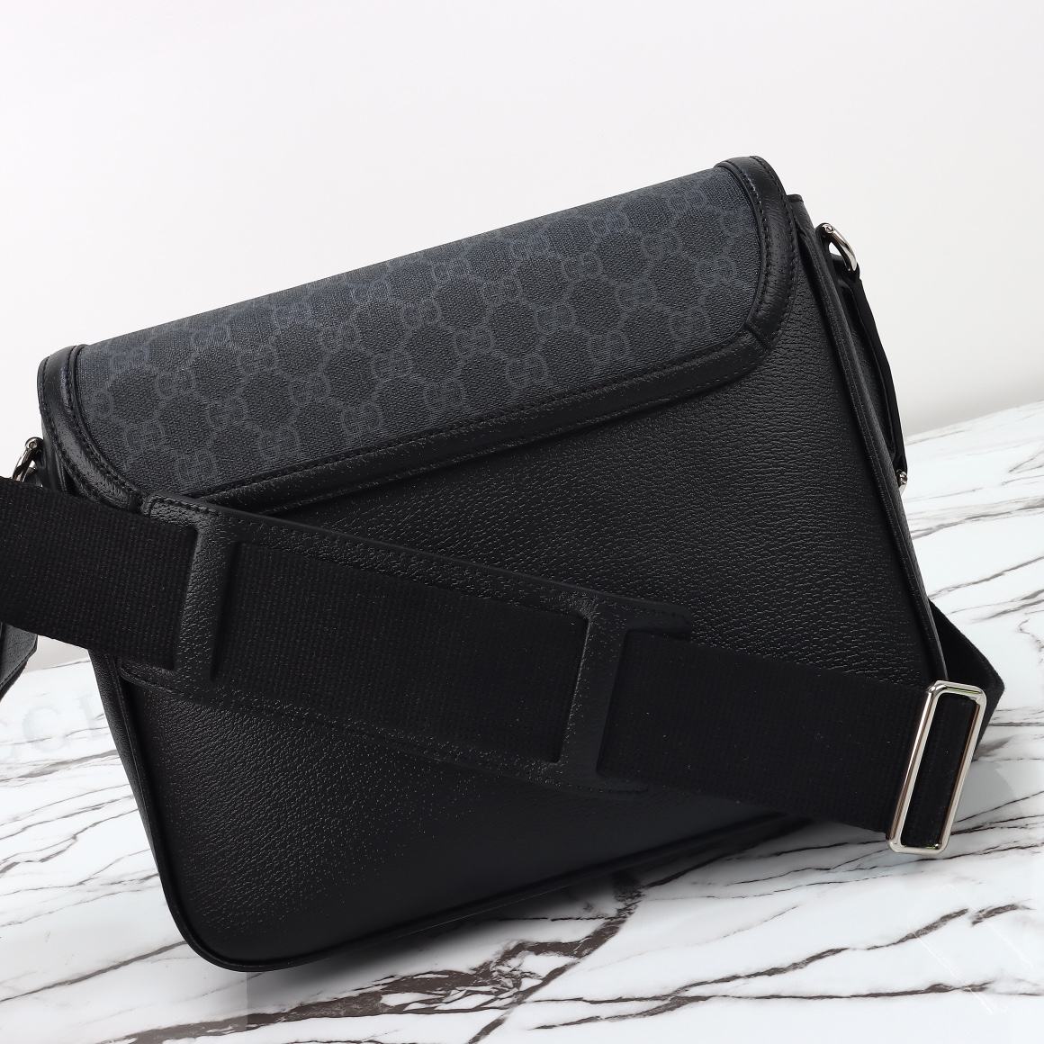 Gucci Medium GG Crossbody Bag with Tag — 795459