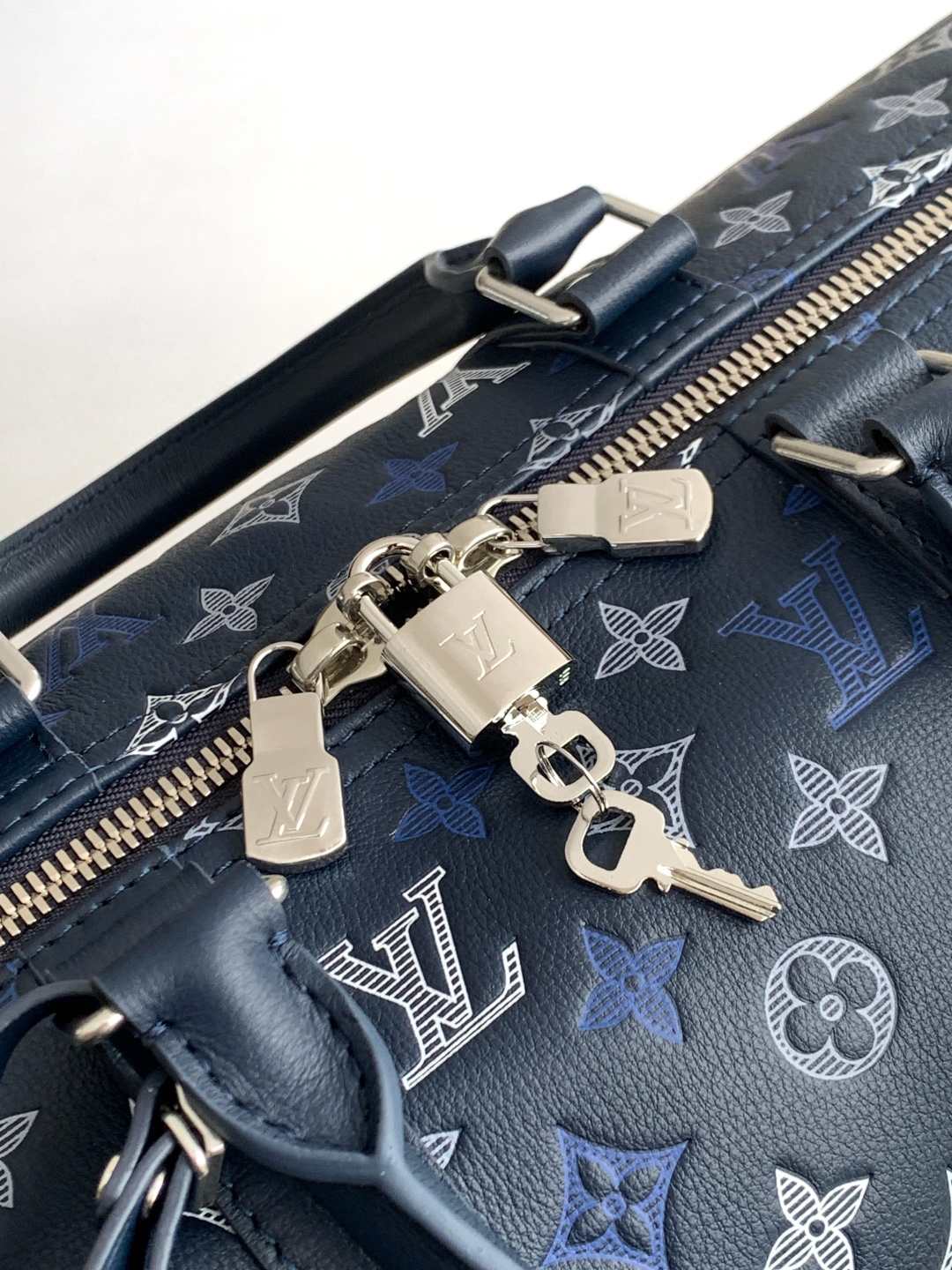 Louis Vuitton Keepall Bandoulière 50 — M28836