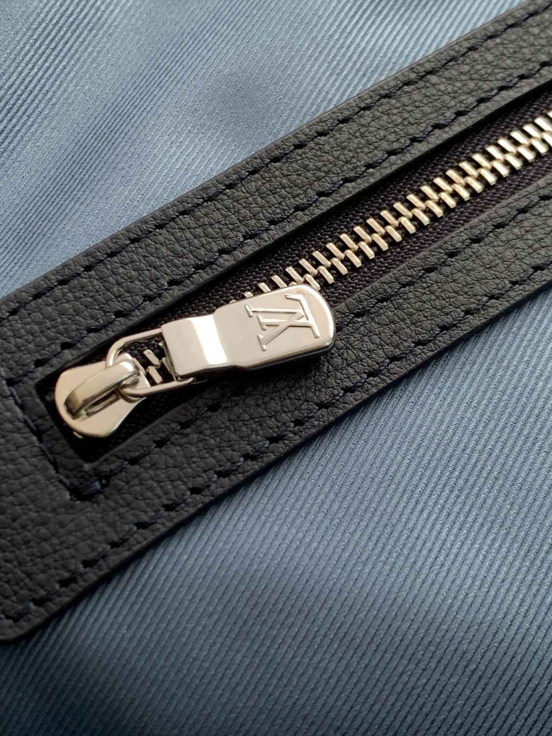 Louis Vuitton Keepall Bandoulière 50 — M28836