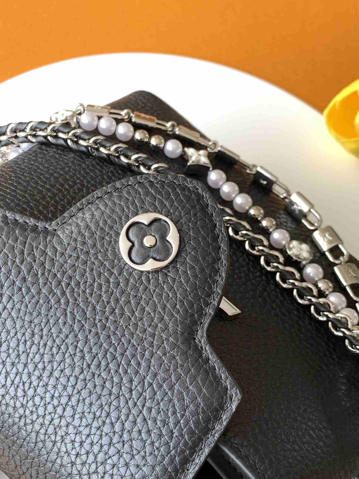 Louis Vuitton Capucines Mini Handbag — M11908