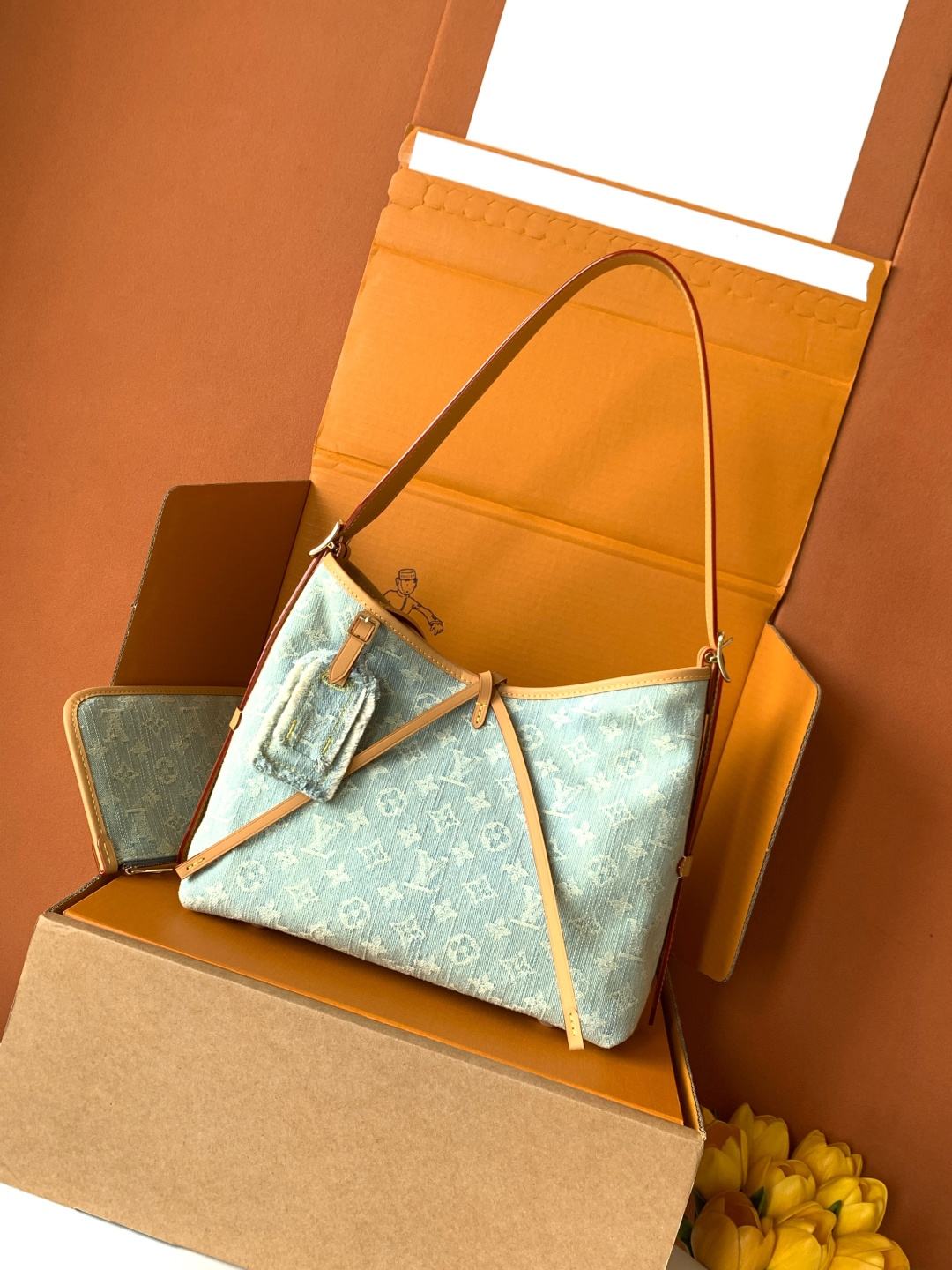 Louis Vuitton CarryAll-Style Shoulder Bag — M11462, Product 25260