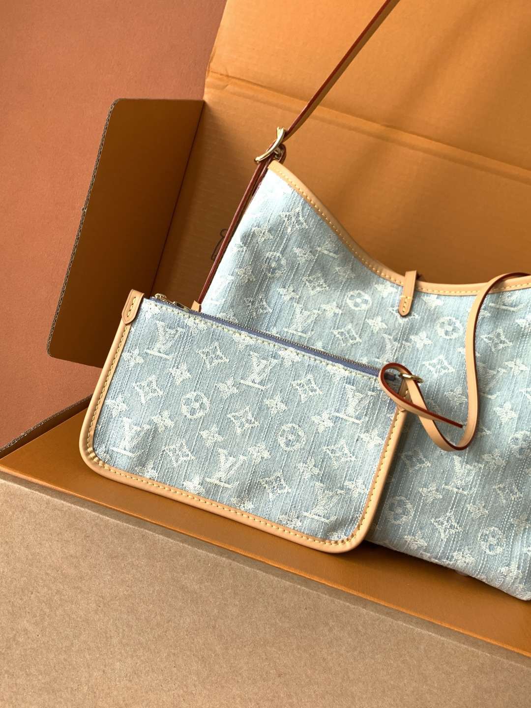 Louis Vuitton CarryAll-Style Shoulder Bag — M11462