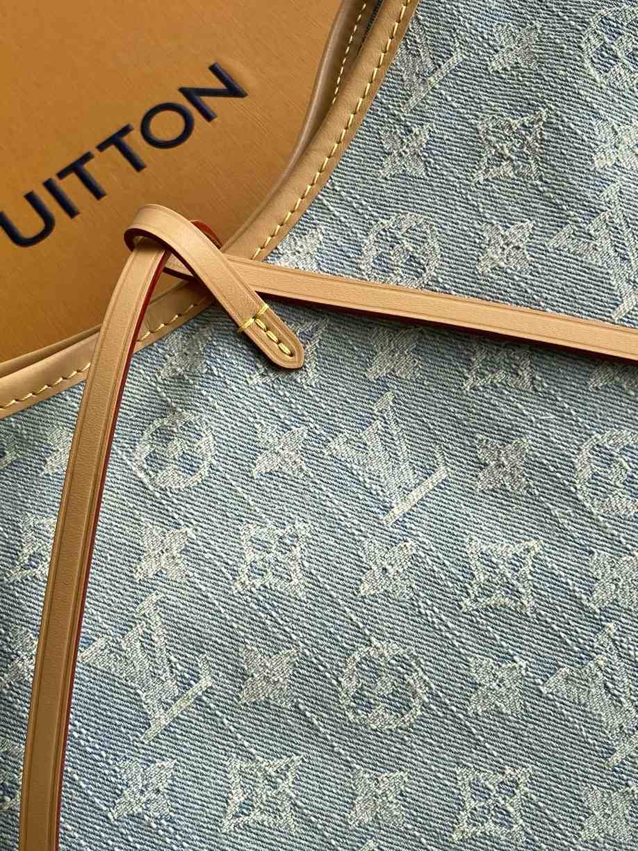 Louis Vuitton CarryAll-Style Shoulder Bag — M11462