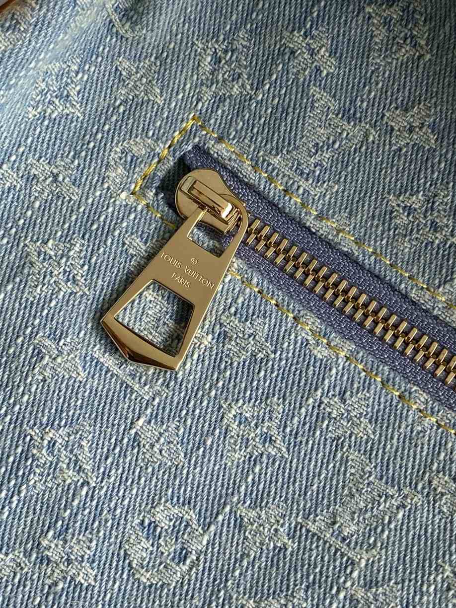 Louis Vuitton CarryAll-Style Shoulder Bag — M11462