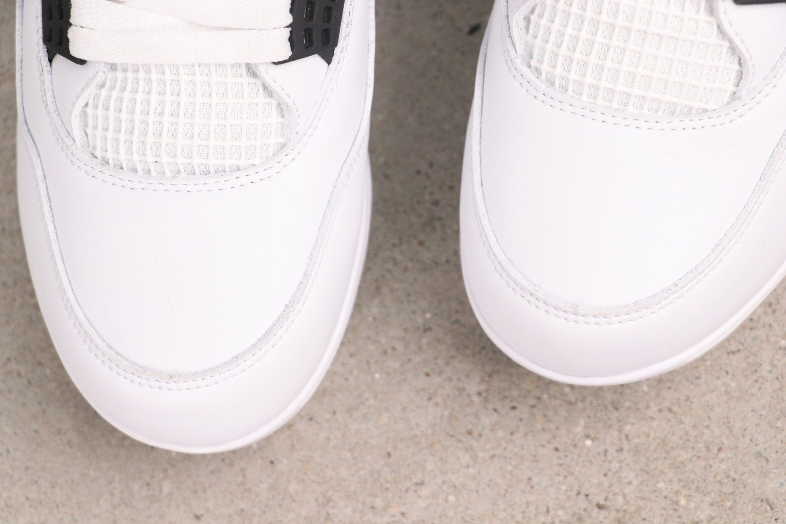 Air Jordan 4 HQ0207-106