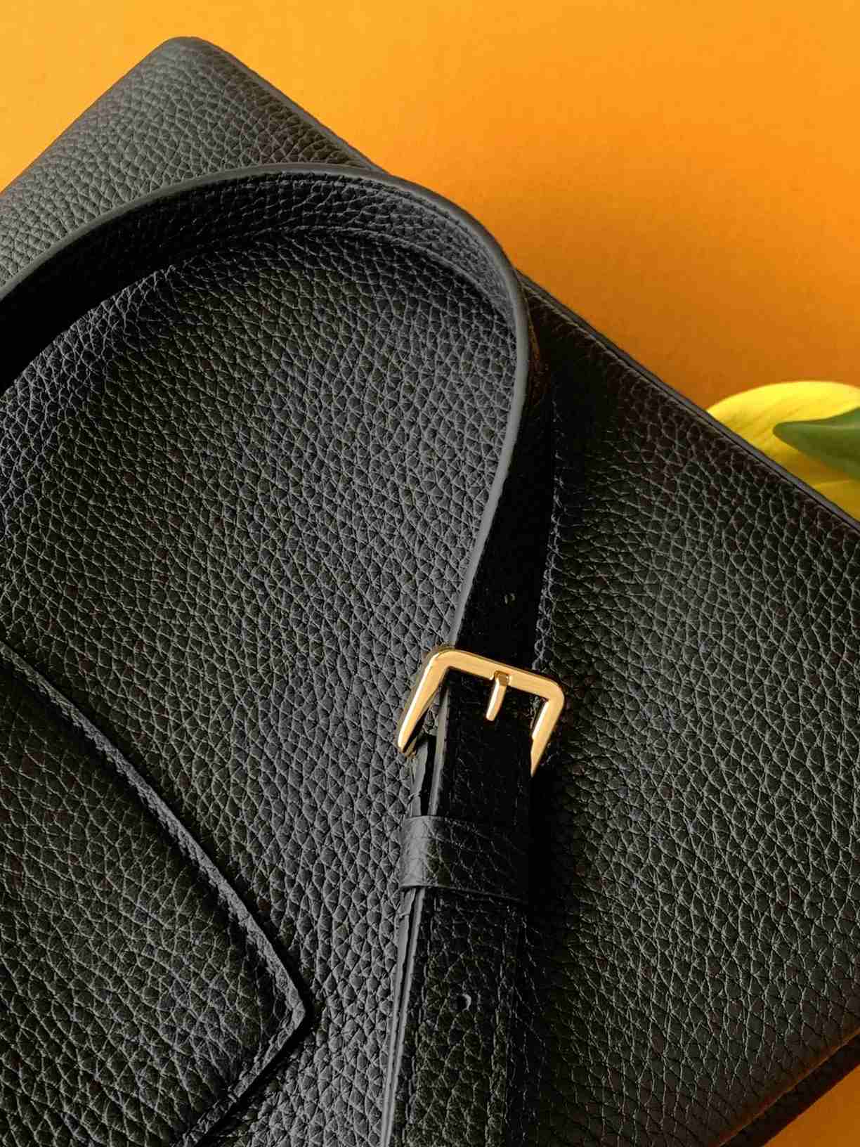 Louis Vuitton Capucines-Style Top-Handle Bag — M24698