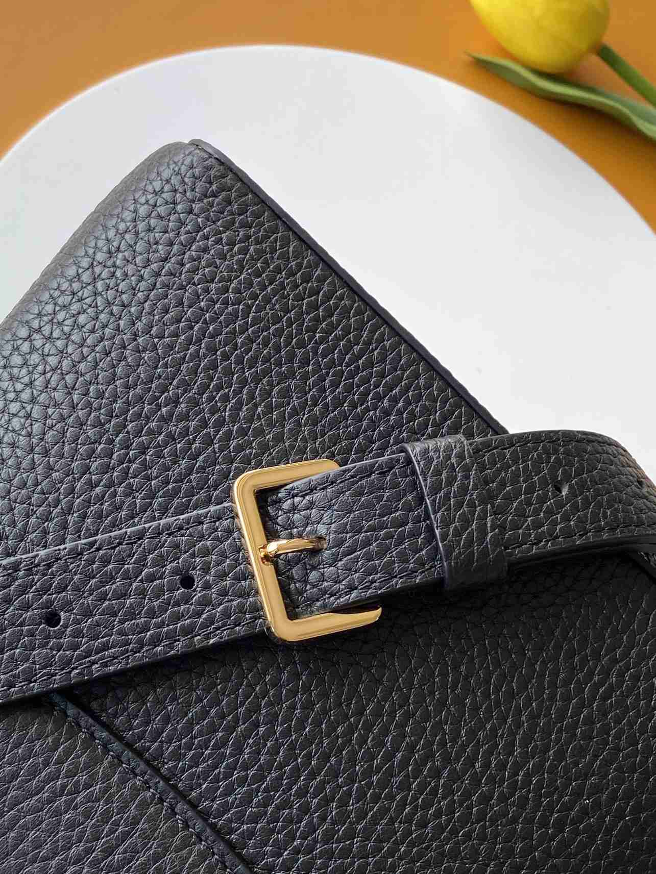 Louis Vuitton Capucines-Style Compact Top-Handle Bag — M11906