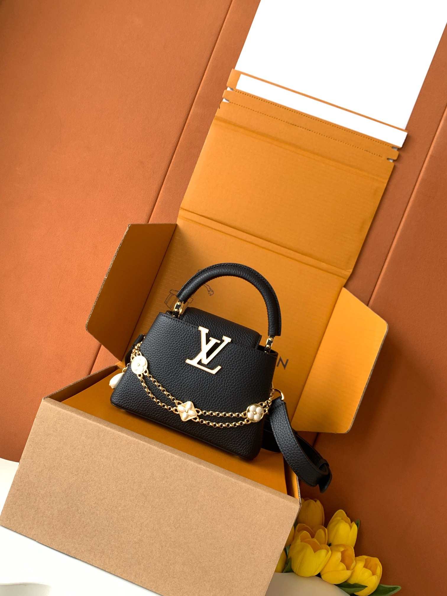 Louis Vuitton Capucines Mini Daydream-style Top-Handle Bag โ M25861