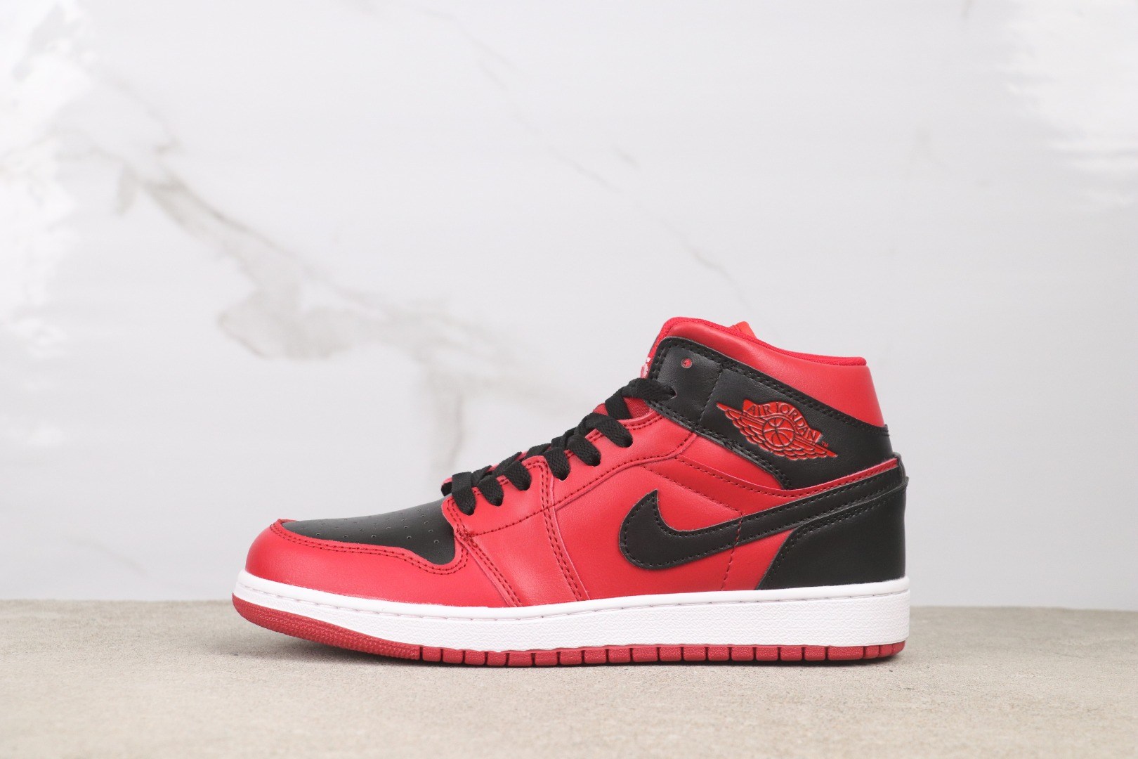 Air Jordan 1 Mid SE 554724-660
