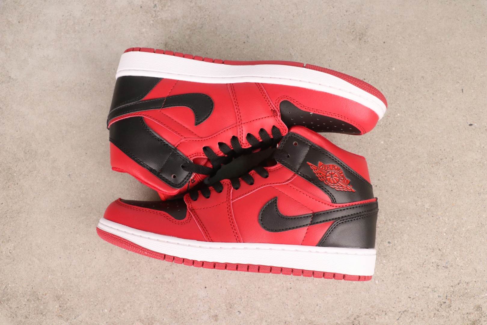 Air Jordan 1 Mid SE 554724-660