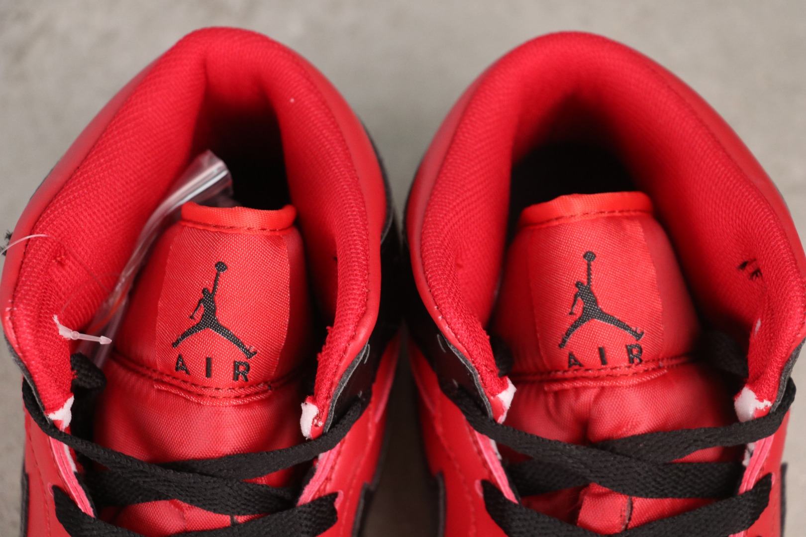 Air Jordan 1 Mid SE 554724-660