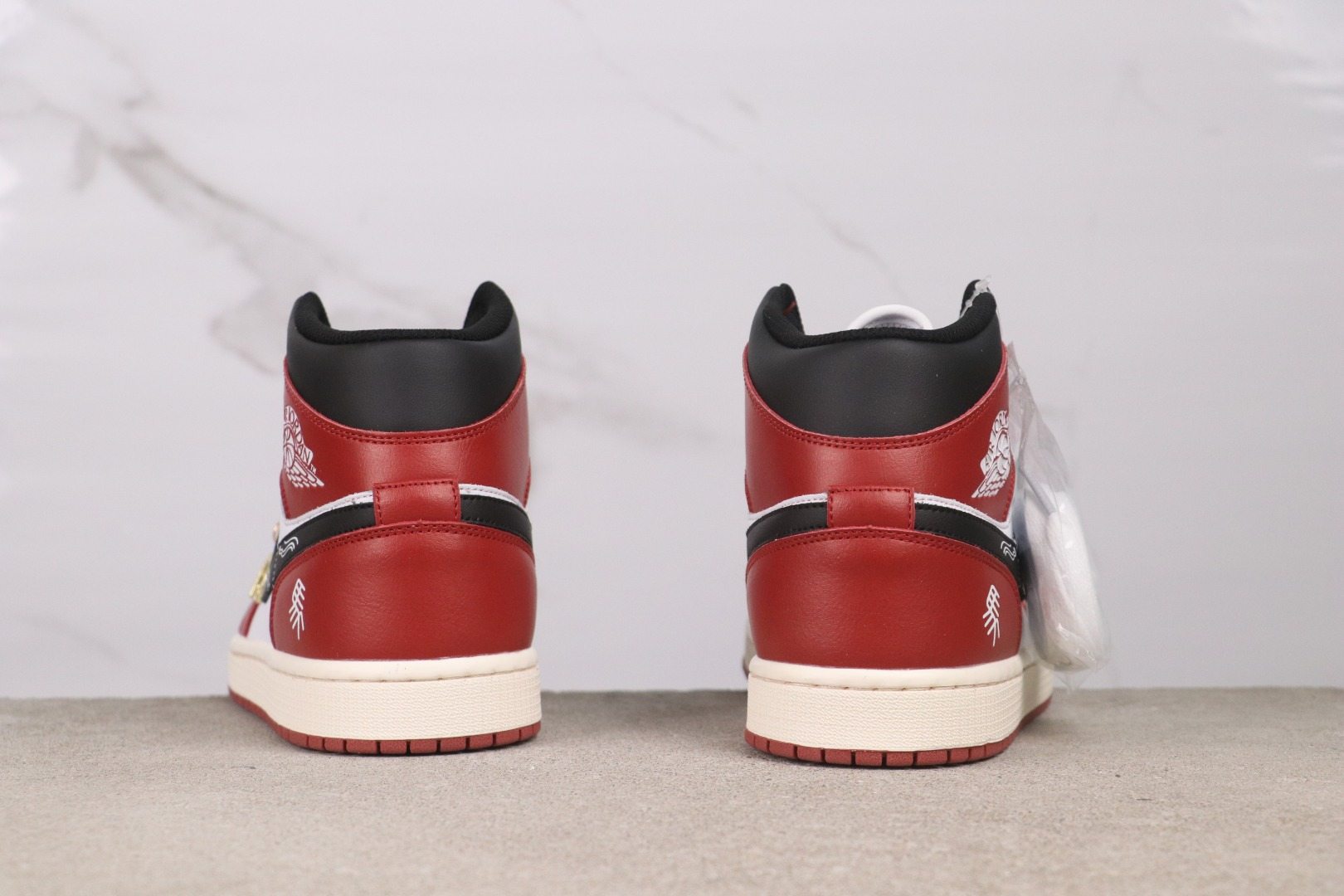 Air Jordan 1 Mid DQ8426-105