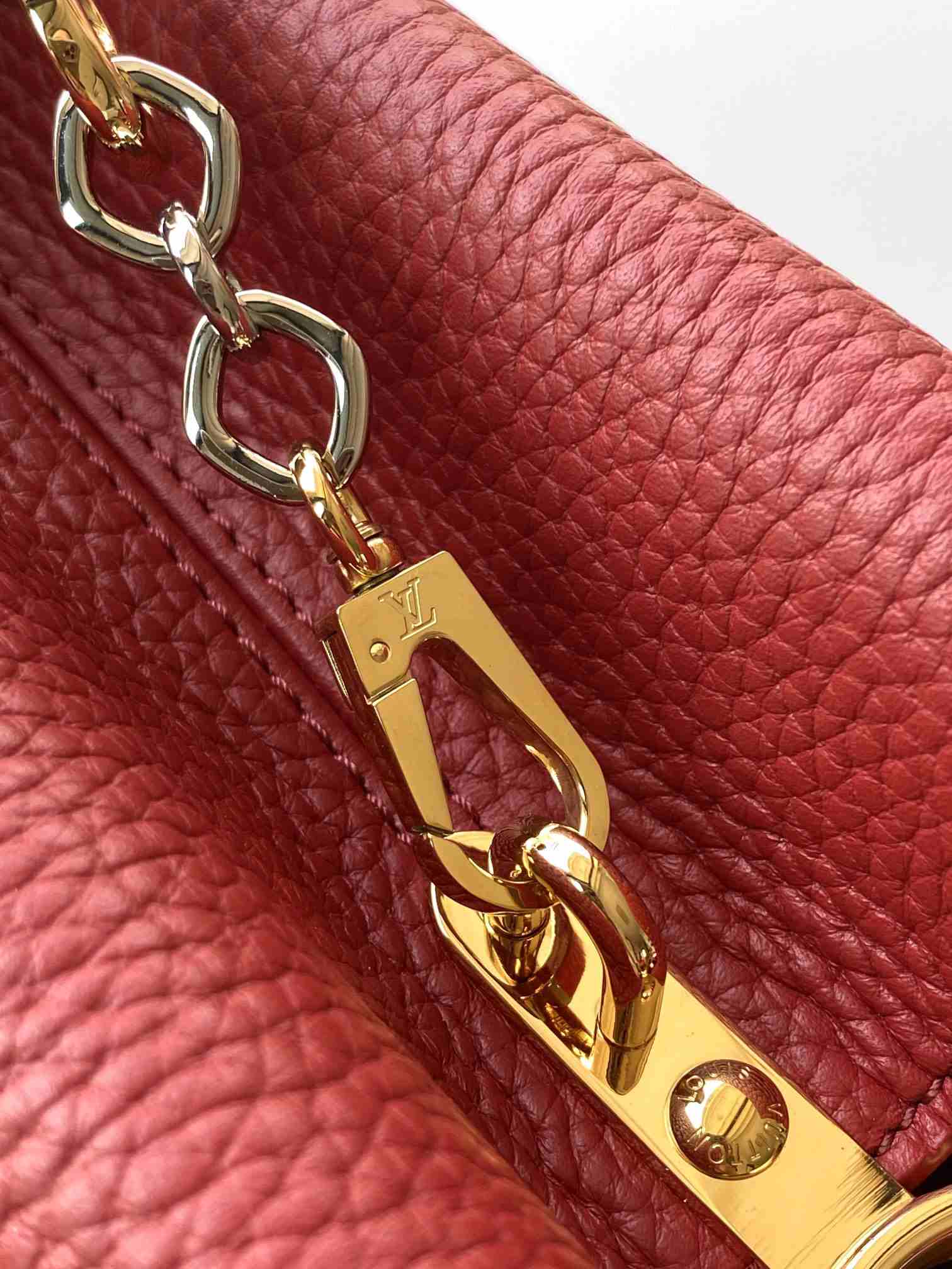 Louis Vuitton Capucines BB — M12936 Red
