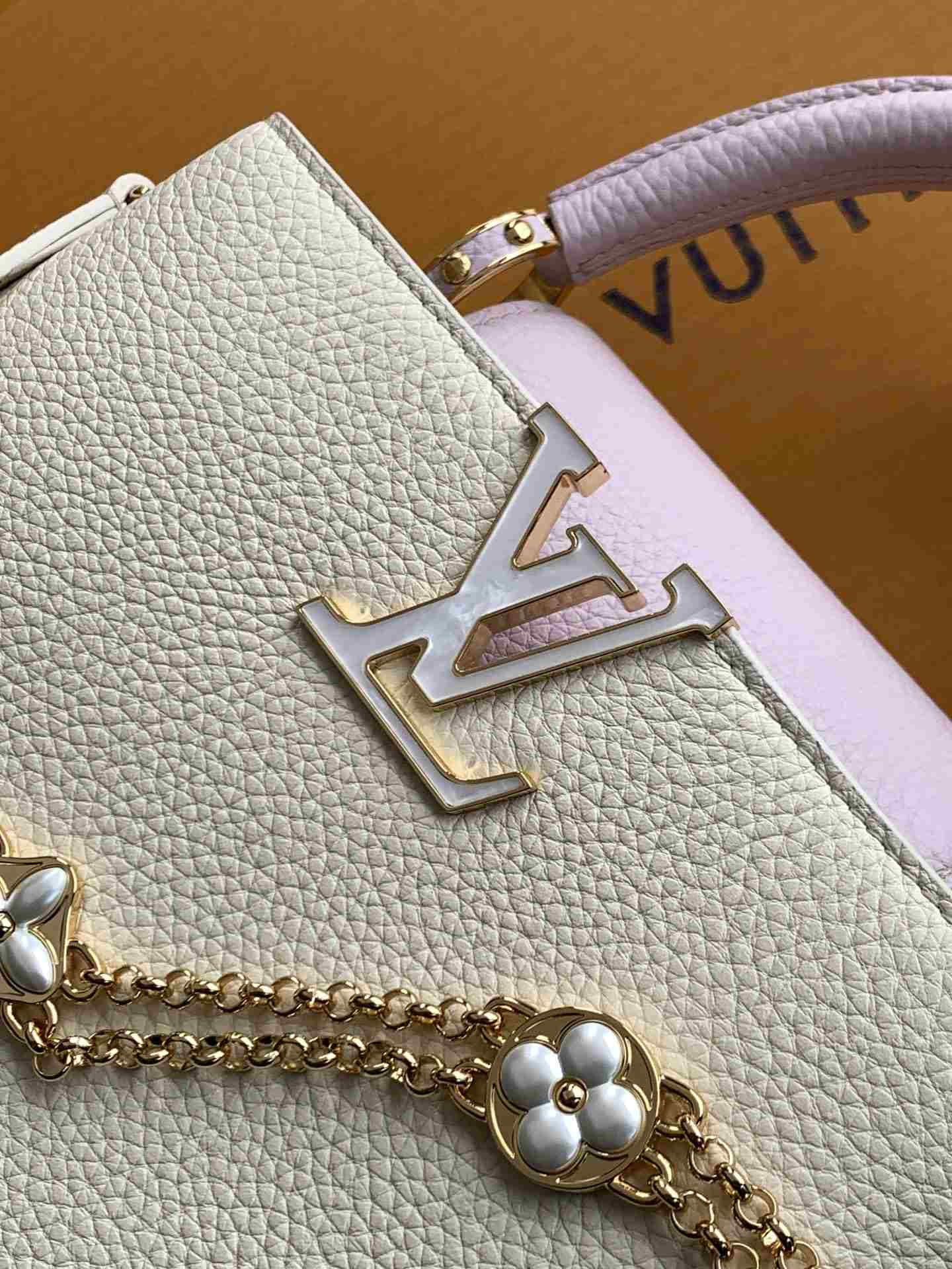 Louis Vuitton Capucines-Style Top-Handle Bag — M15118 Pearl White