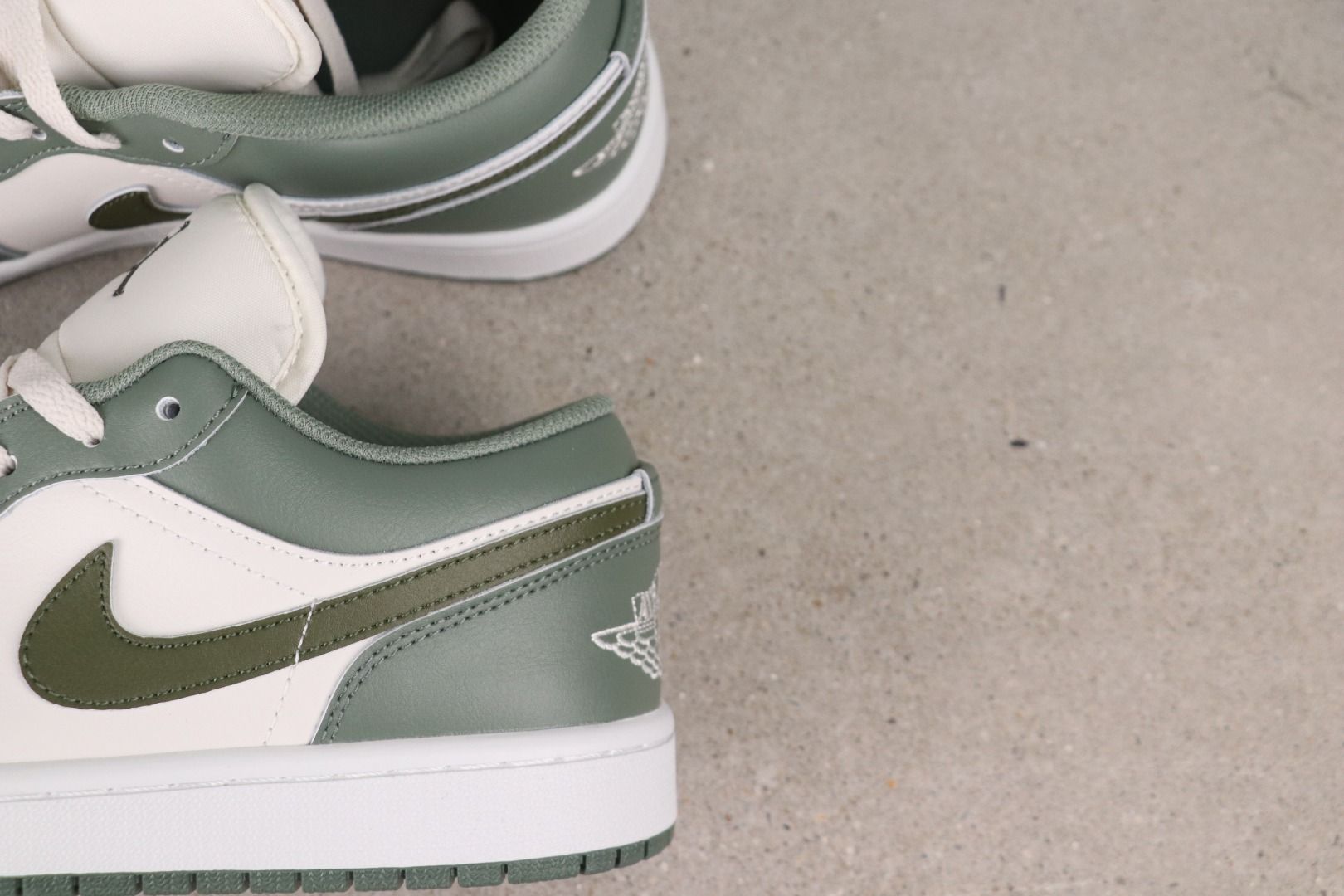 Air Jordan 1 Low 553558-300