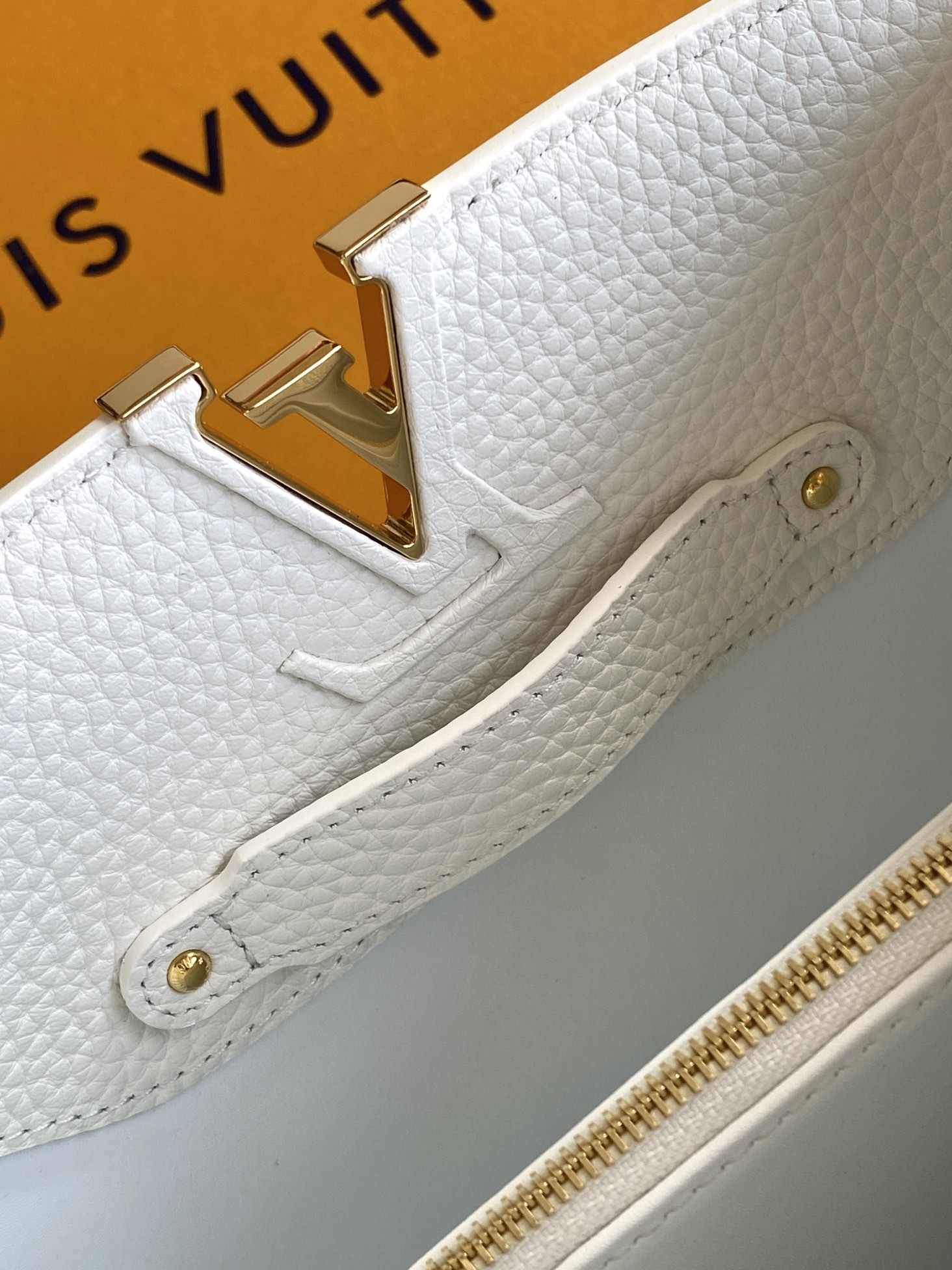 Louis Vuitton Capucines BB — M11343 White