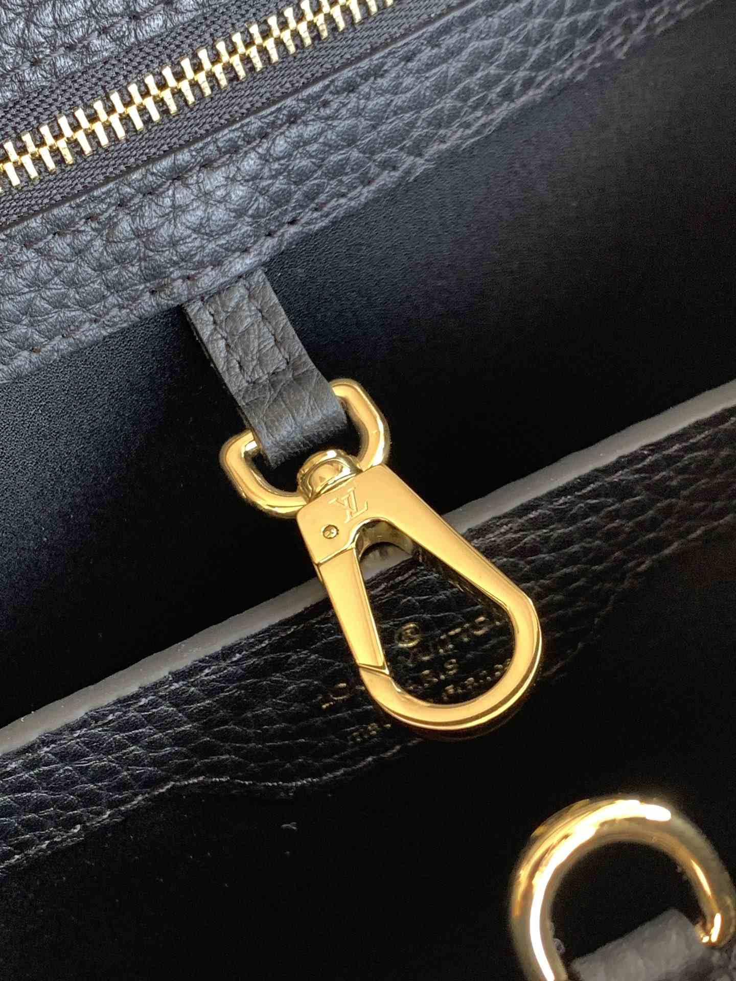 Louis Vuitton Capucines Top-Handle Bag — M81209