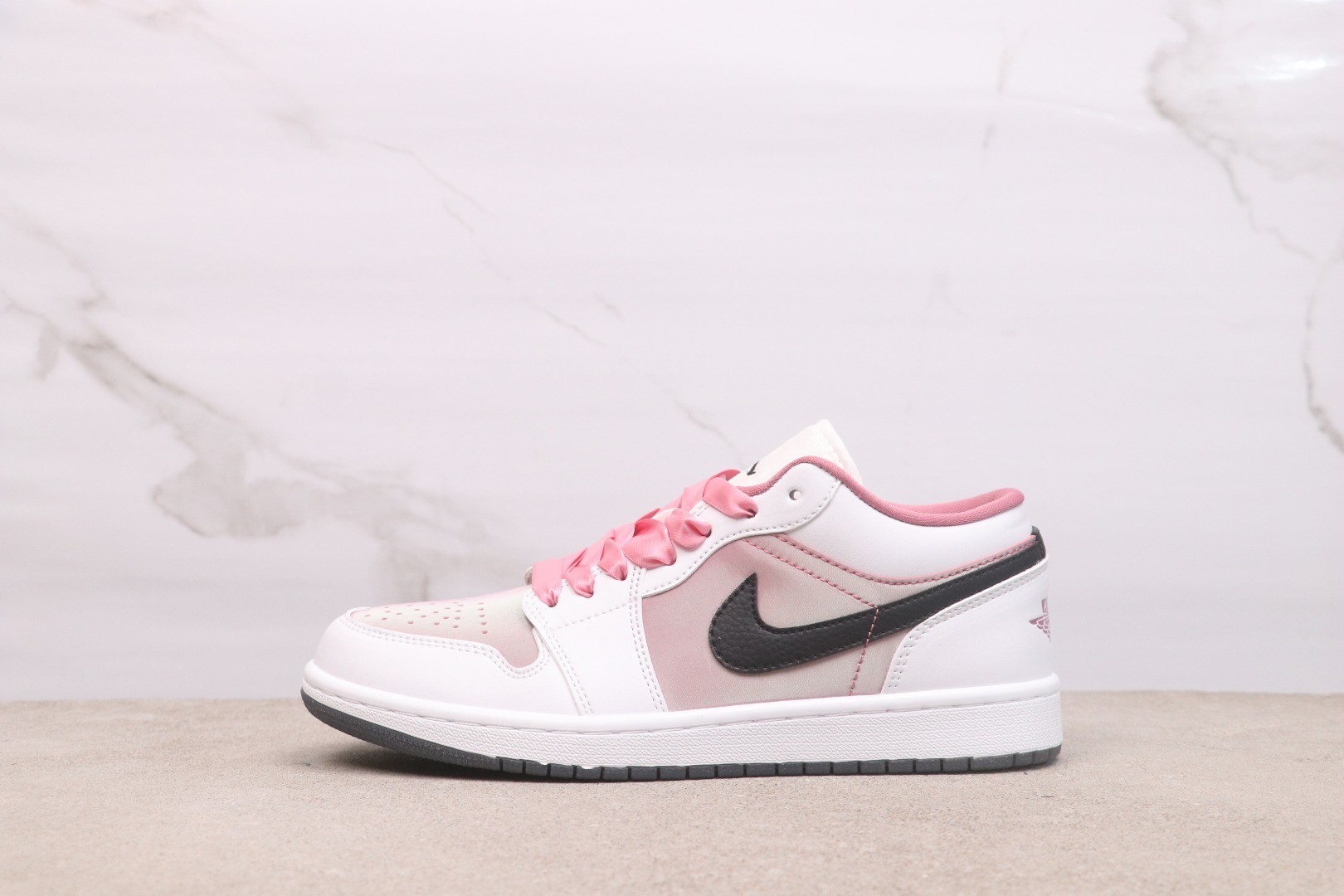 Air Jordan 1 Low SE IO0668-100