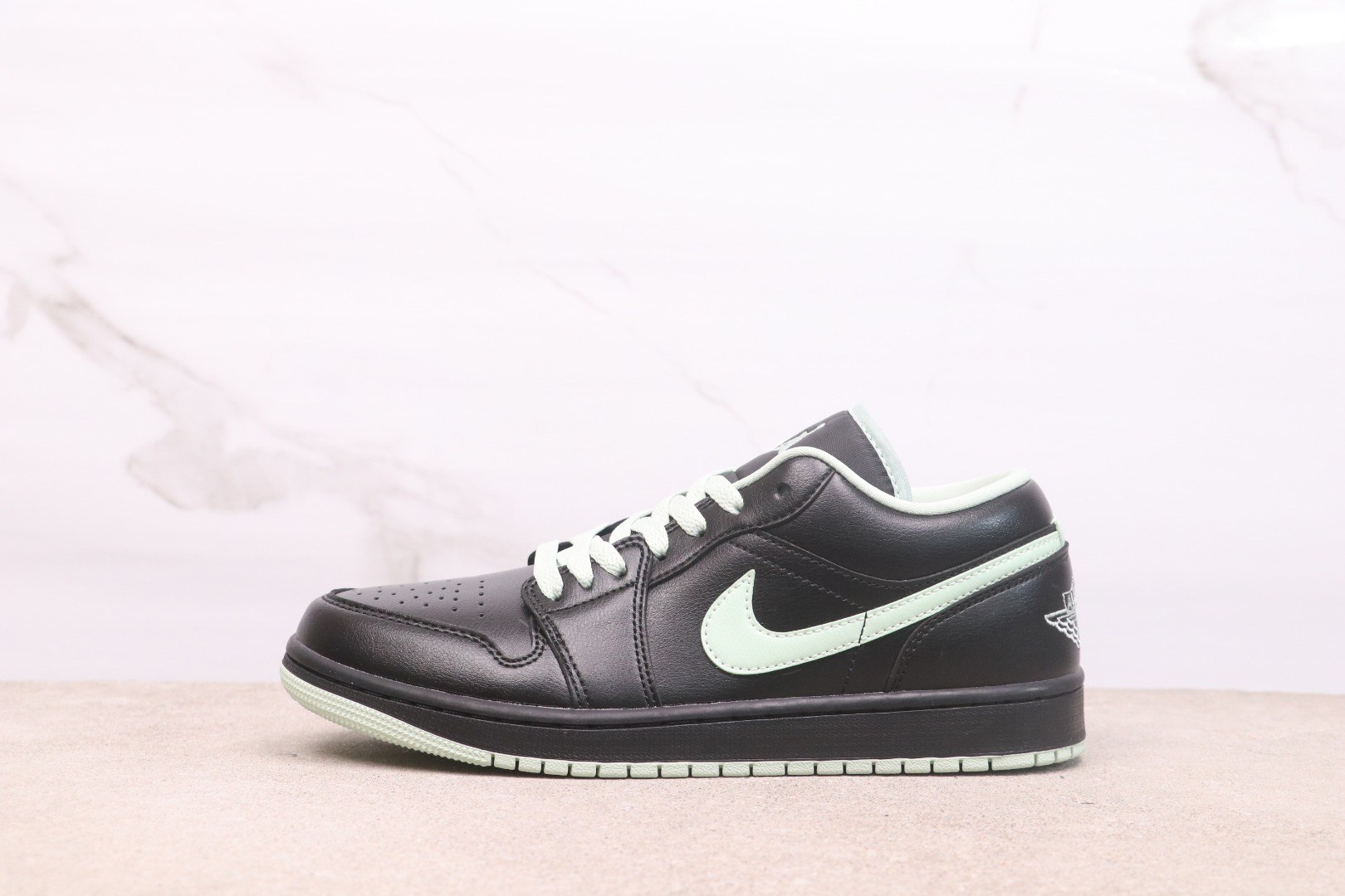 Air Jordan 1 Low OG DC0774-008