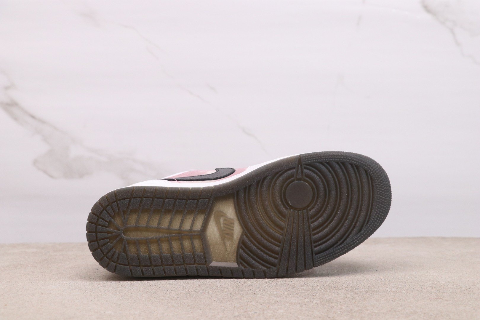 Air Jordan 1 Low SE IO0668-100