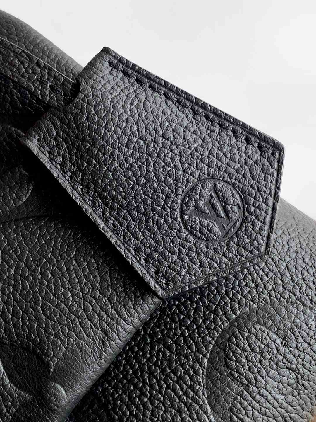 Louis Vuitton Madeleine BB — M45977