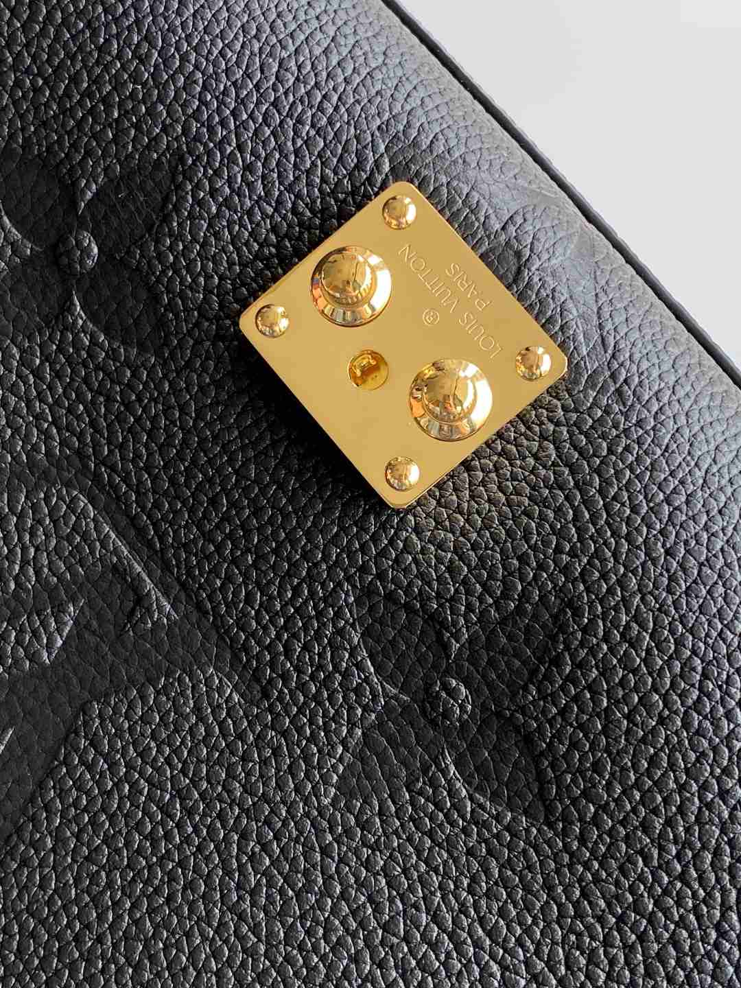 Louis Vuitton Madeleine BB — M45977