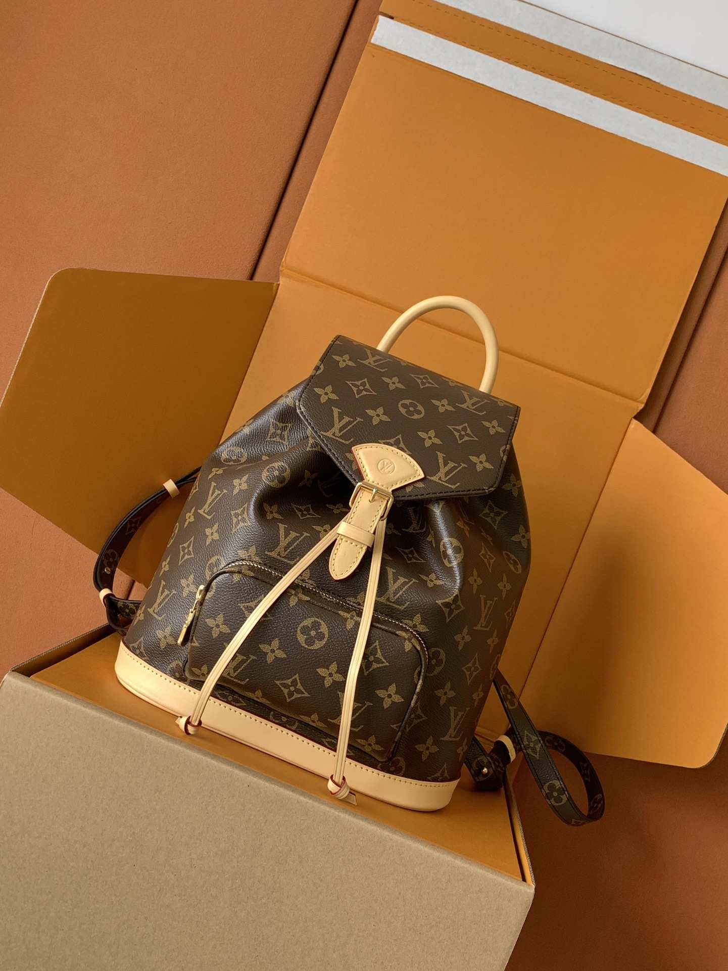 Louis Vuitton Montsouris PM — M11198