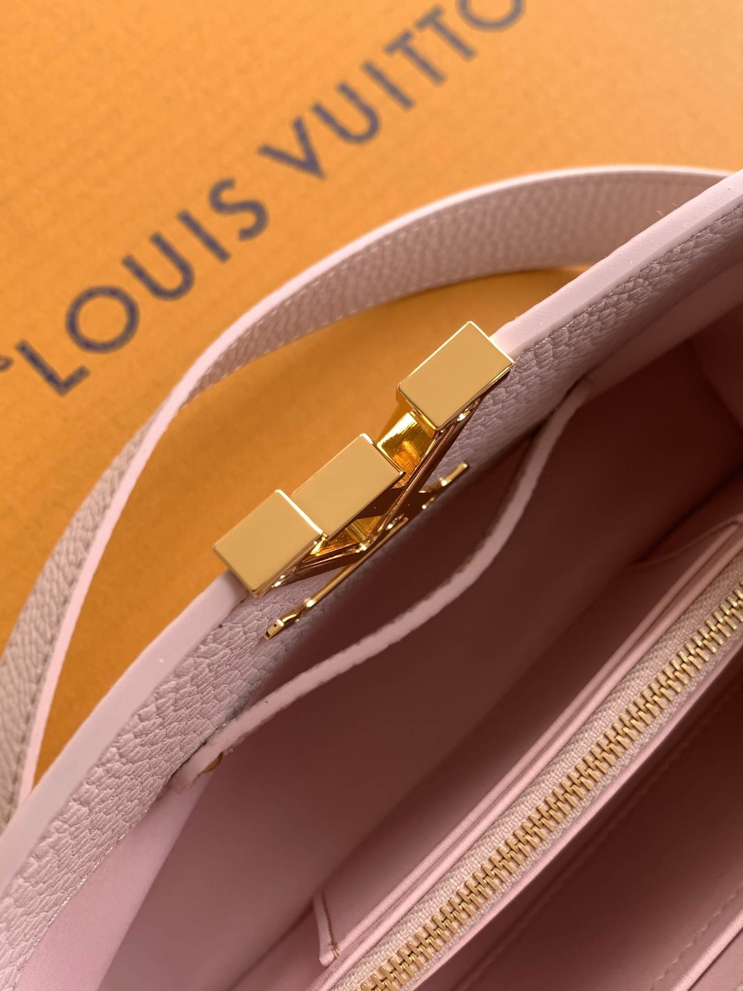 Louis Vuitton Capucines Top-Handle Bag — M25476