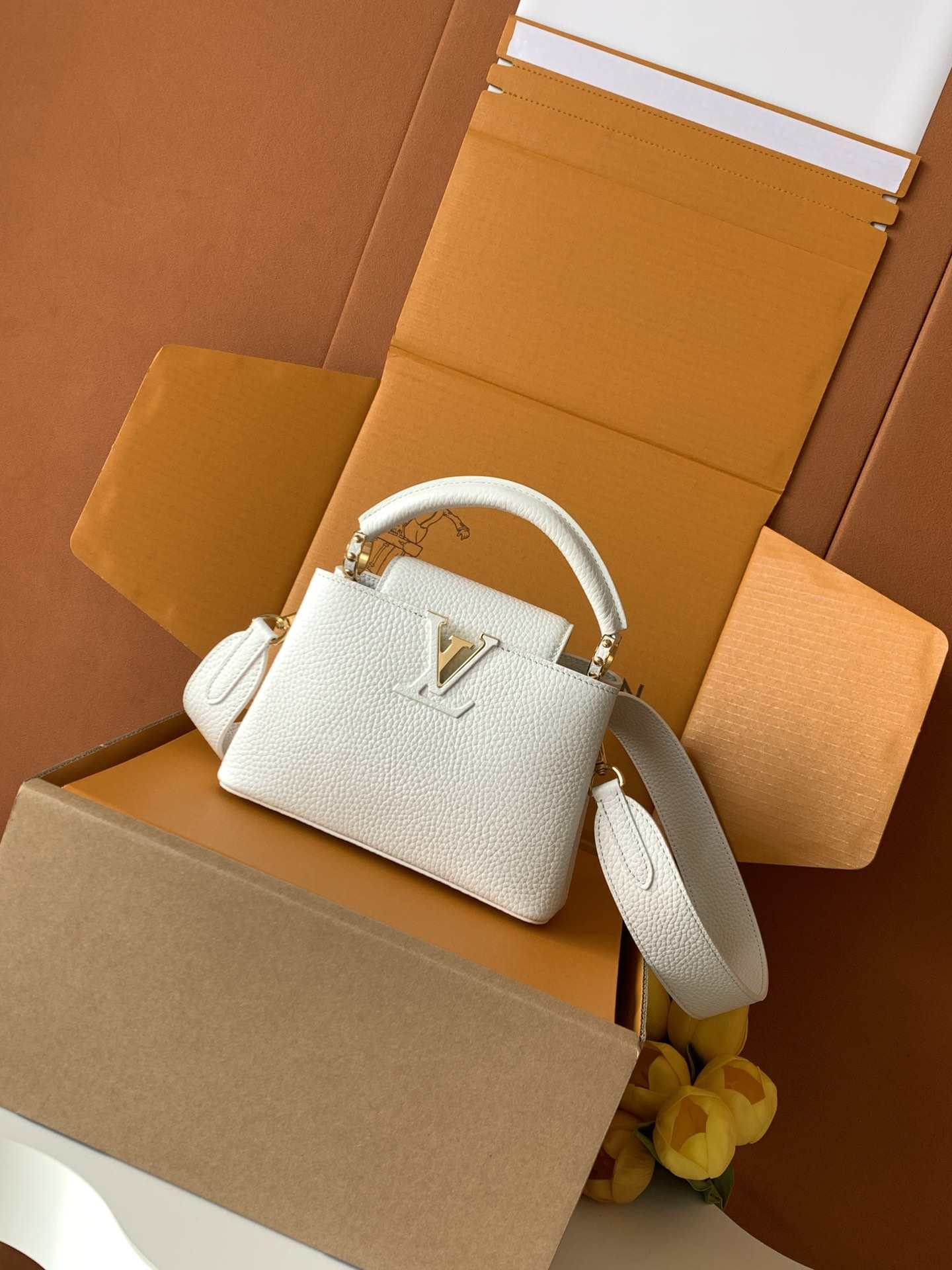 Louis Vuitton Capucines Top-Handle Bag — M59433