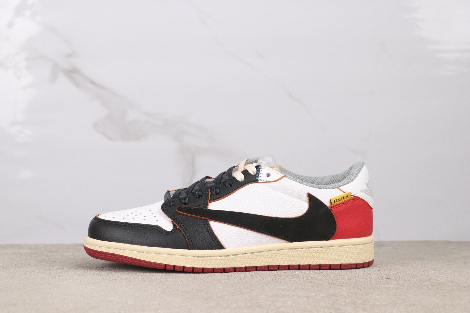Air Jordan 1 Retro High OG BV1300-106
