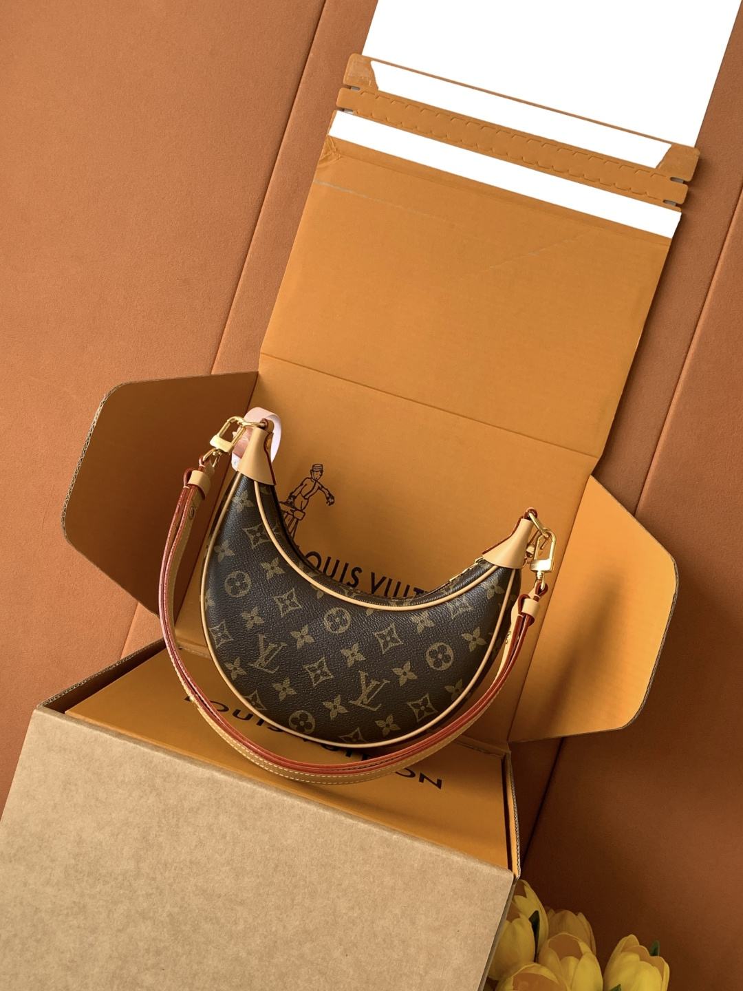 Louis Vuitton Loop Shoulder Bag — M81098