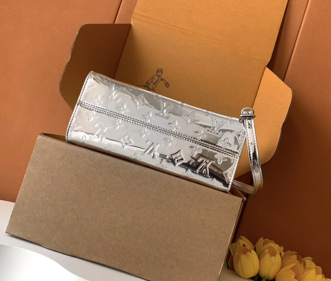 Louis Vuitton OnTheGo PM Tote Bag — M26373